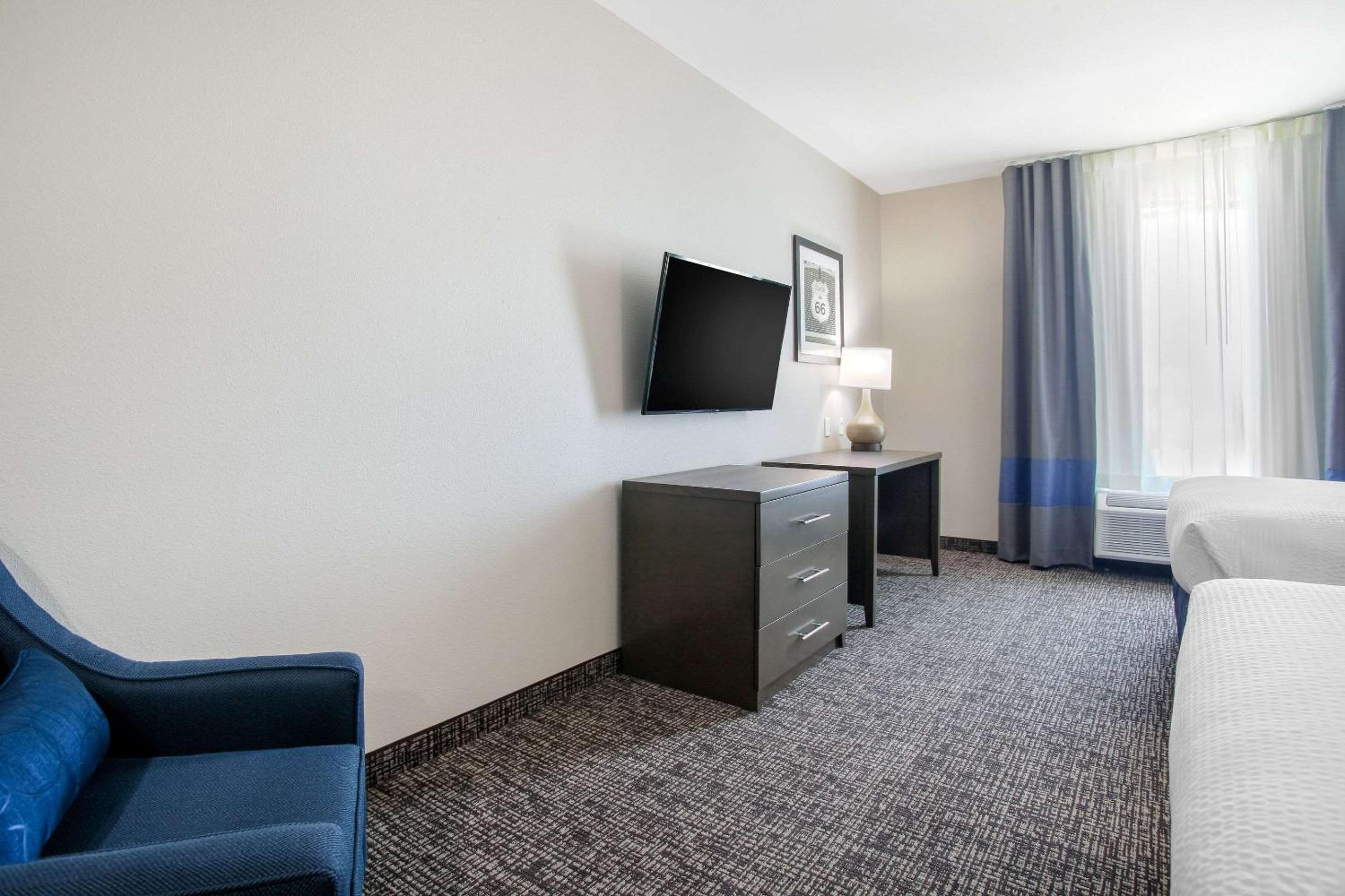 Holiday Inn Express & Suites Tulsa East - Catoosa by IHG