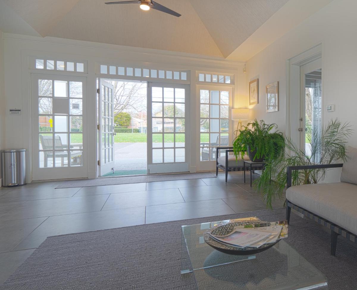 East Hampton House Resort 32