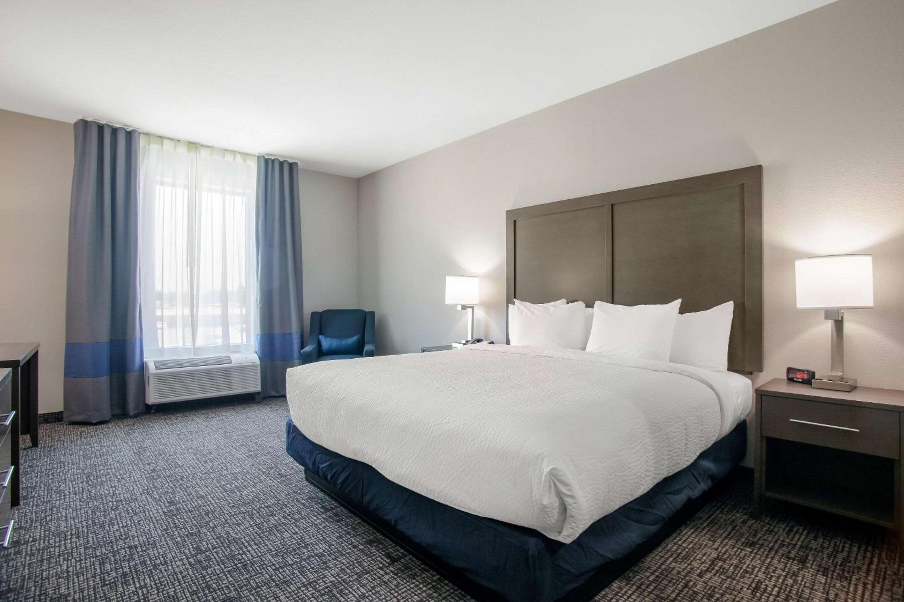 Holiday Inn Express & Suites Tulsa East - Catoosa by IHG