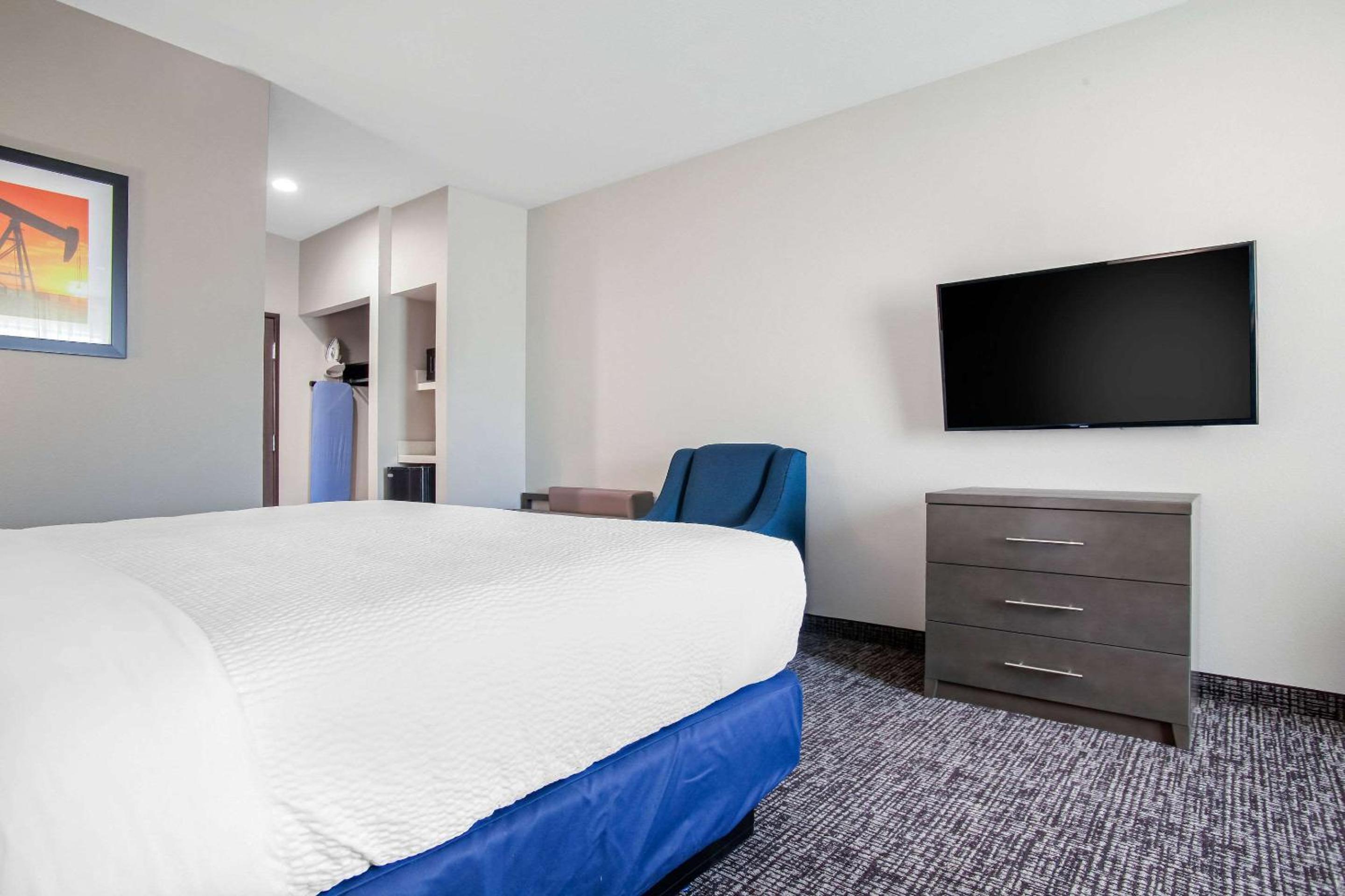 Holiday Inn Express & Suites Tulsa East - Catoosa by IHG