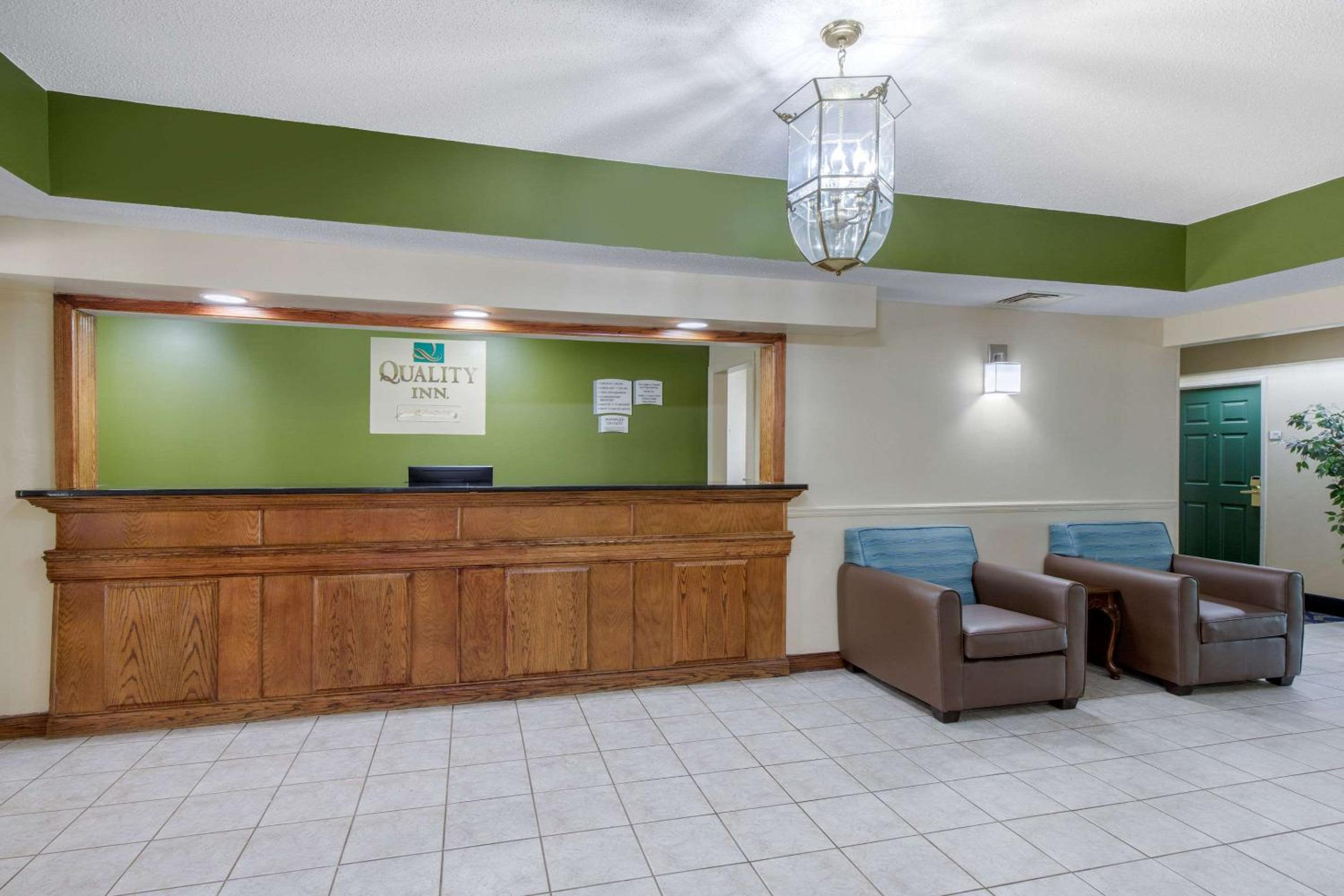 Quality Inn Kingstree North view 4