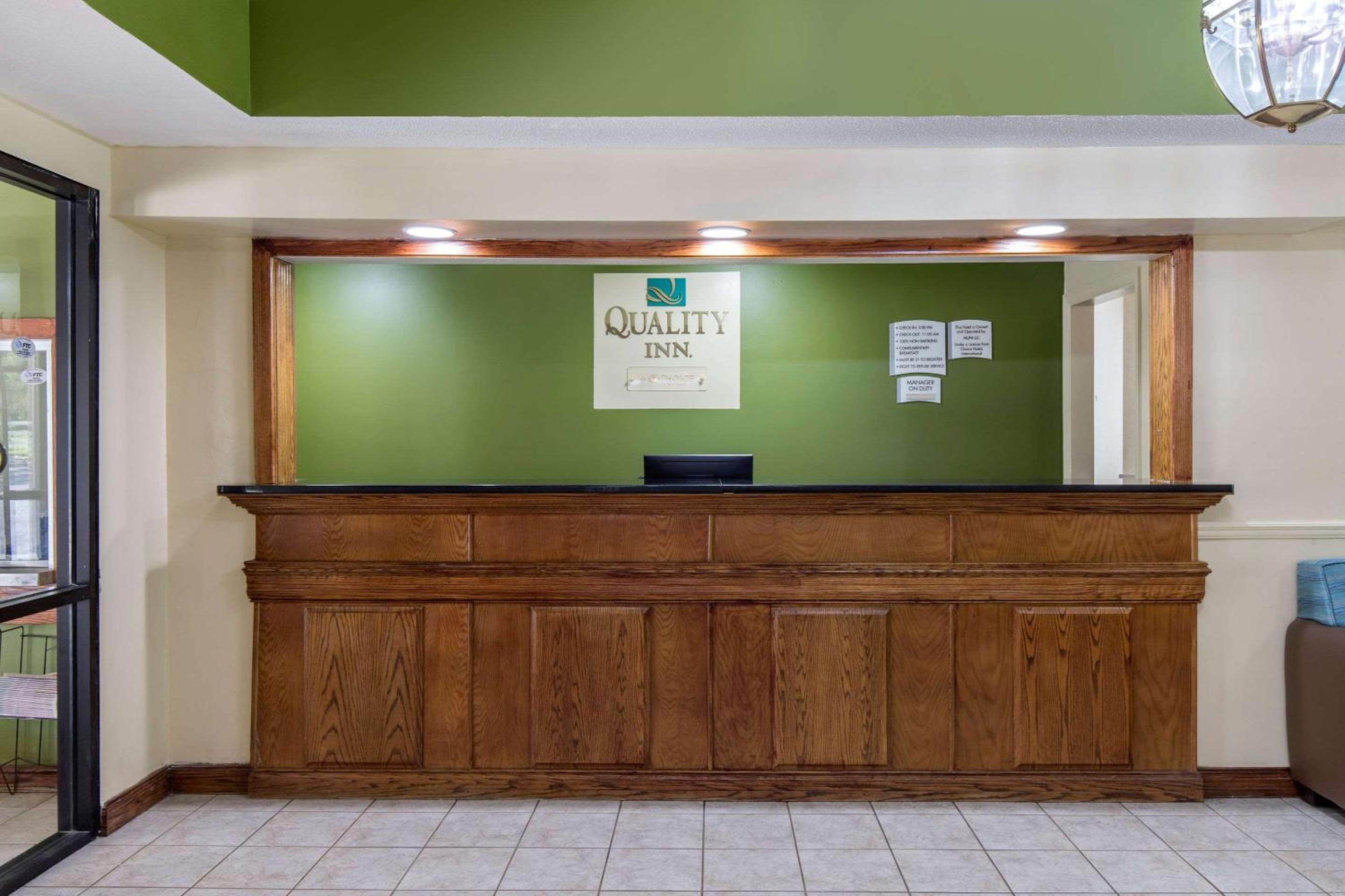 Quality Inn Kingstree North view 3