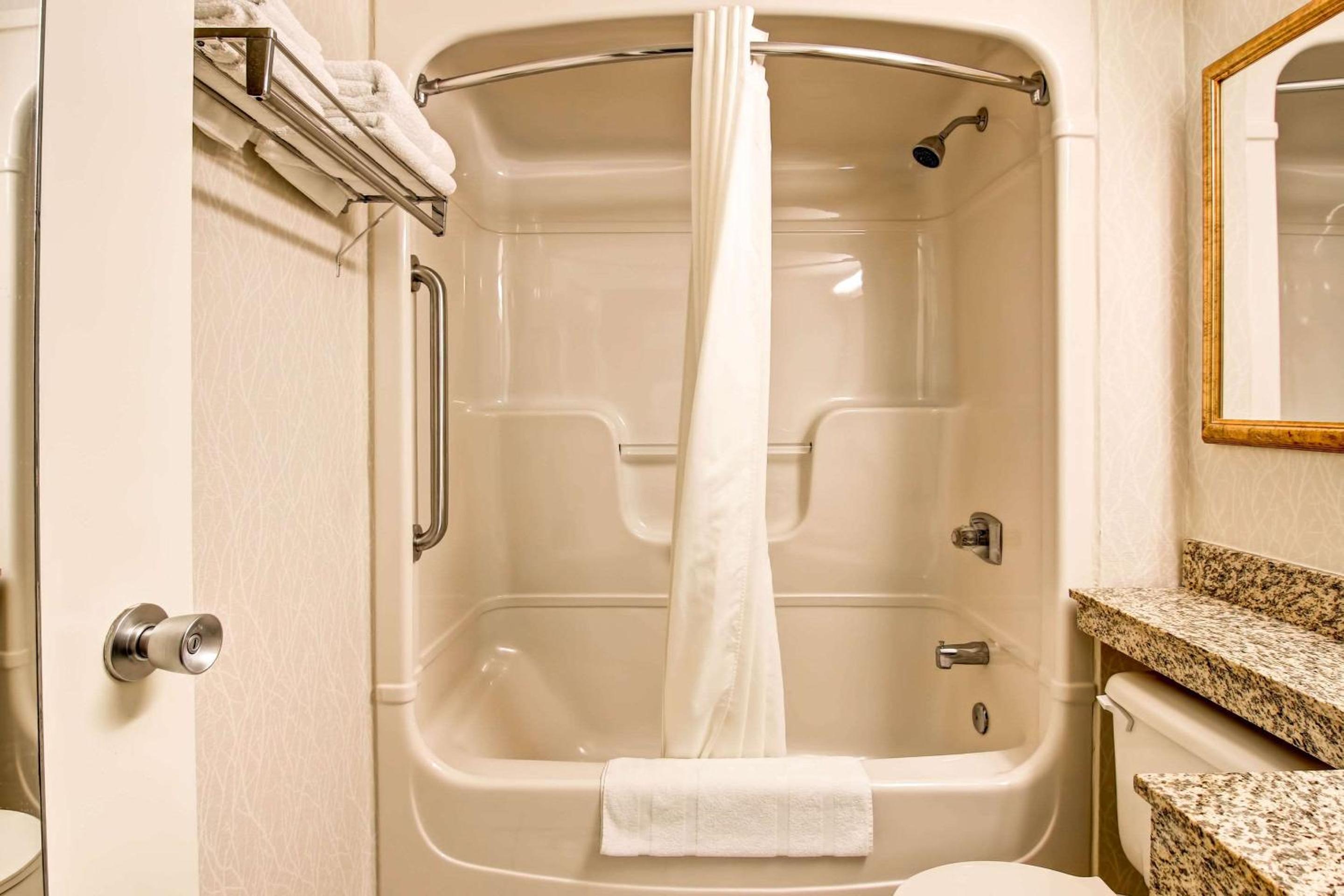 Kitchener Vacations - Quality Inn - Property Image 14