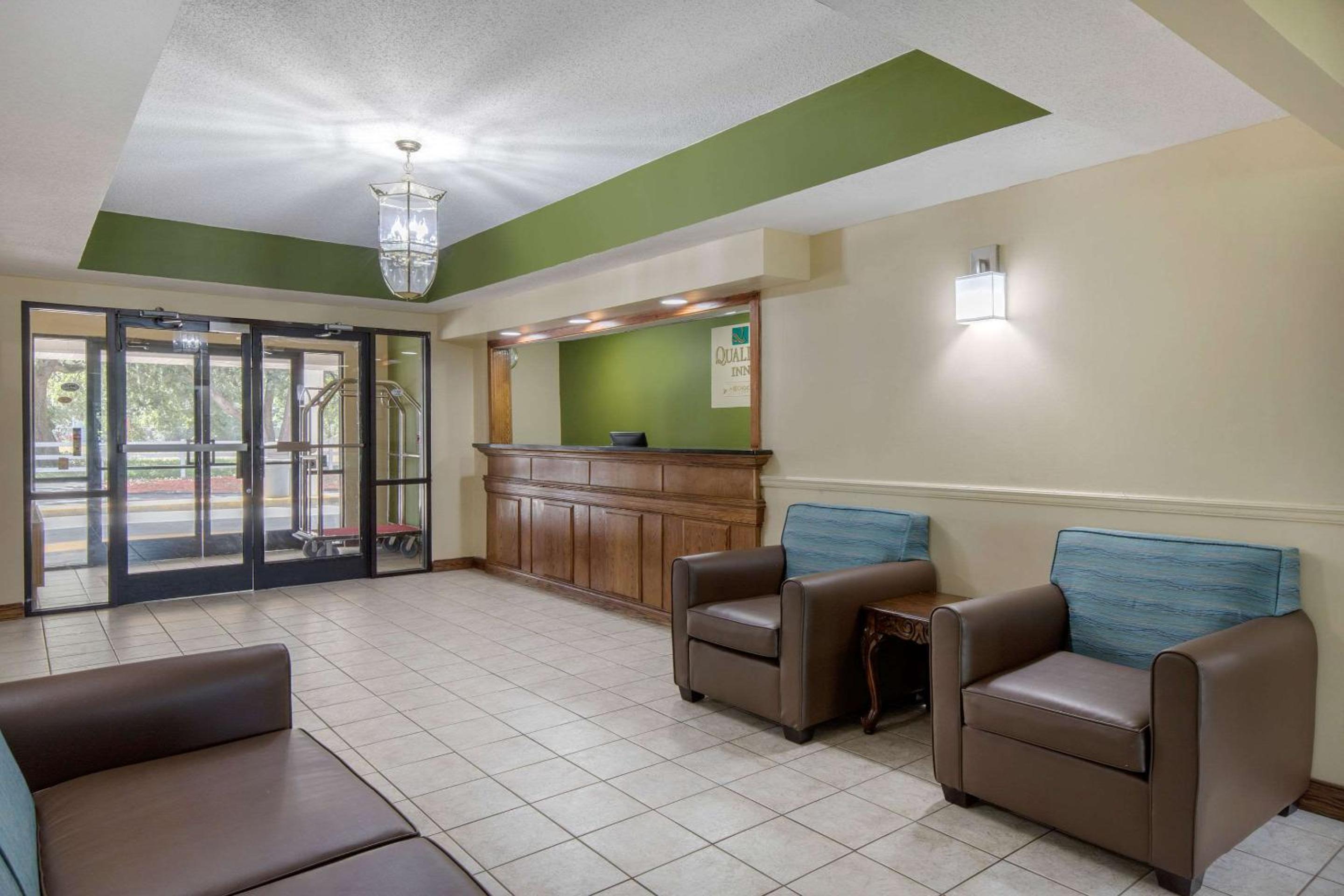 Quality Inn Kingstree North view 5