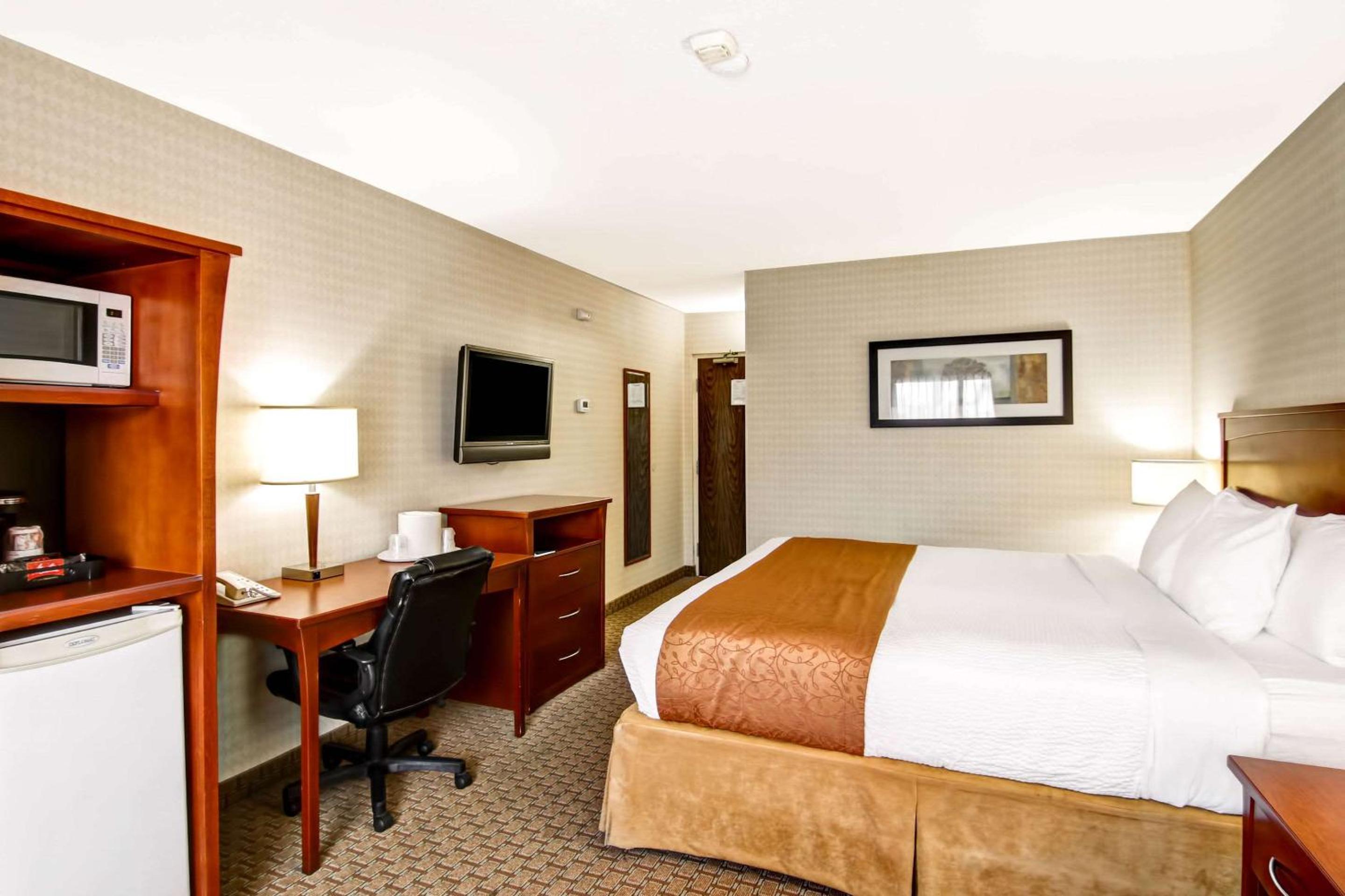 Kitchener Vacations - Quality Inn - Property Image 2