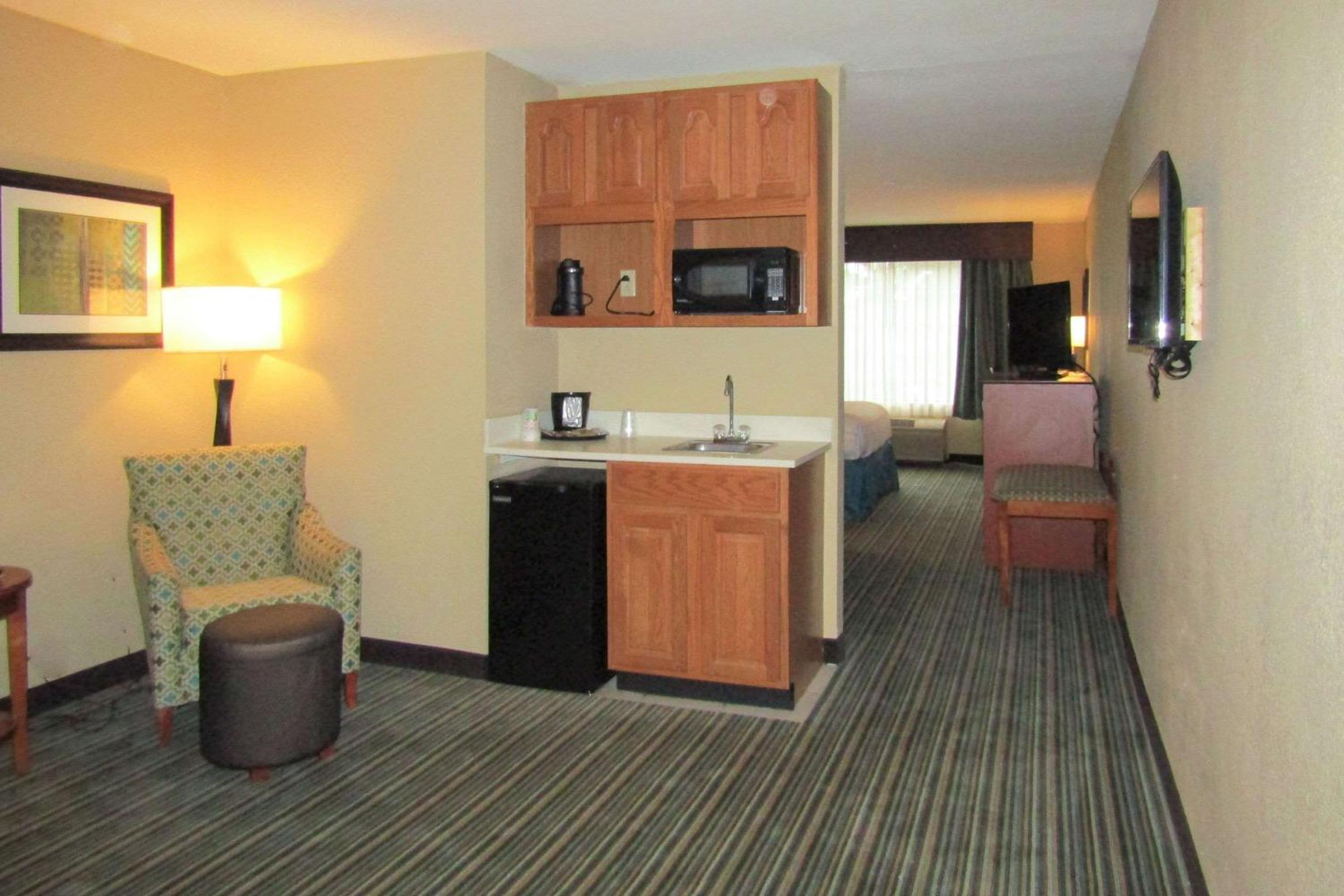 Days-Inn by Wyndham Cedartown view 4