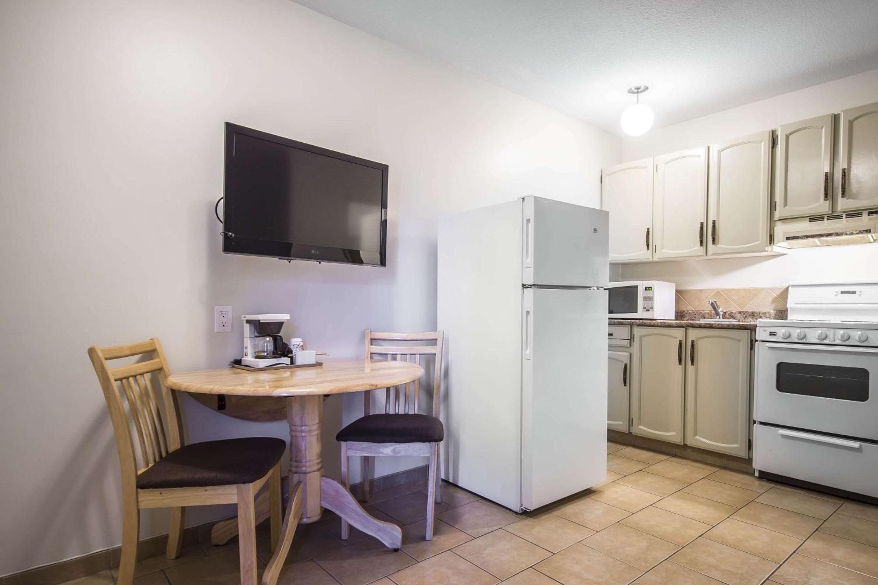 Courtyard Inn Vernon