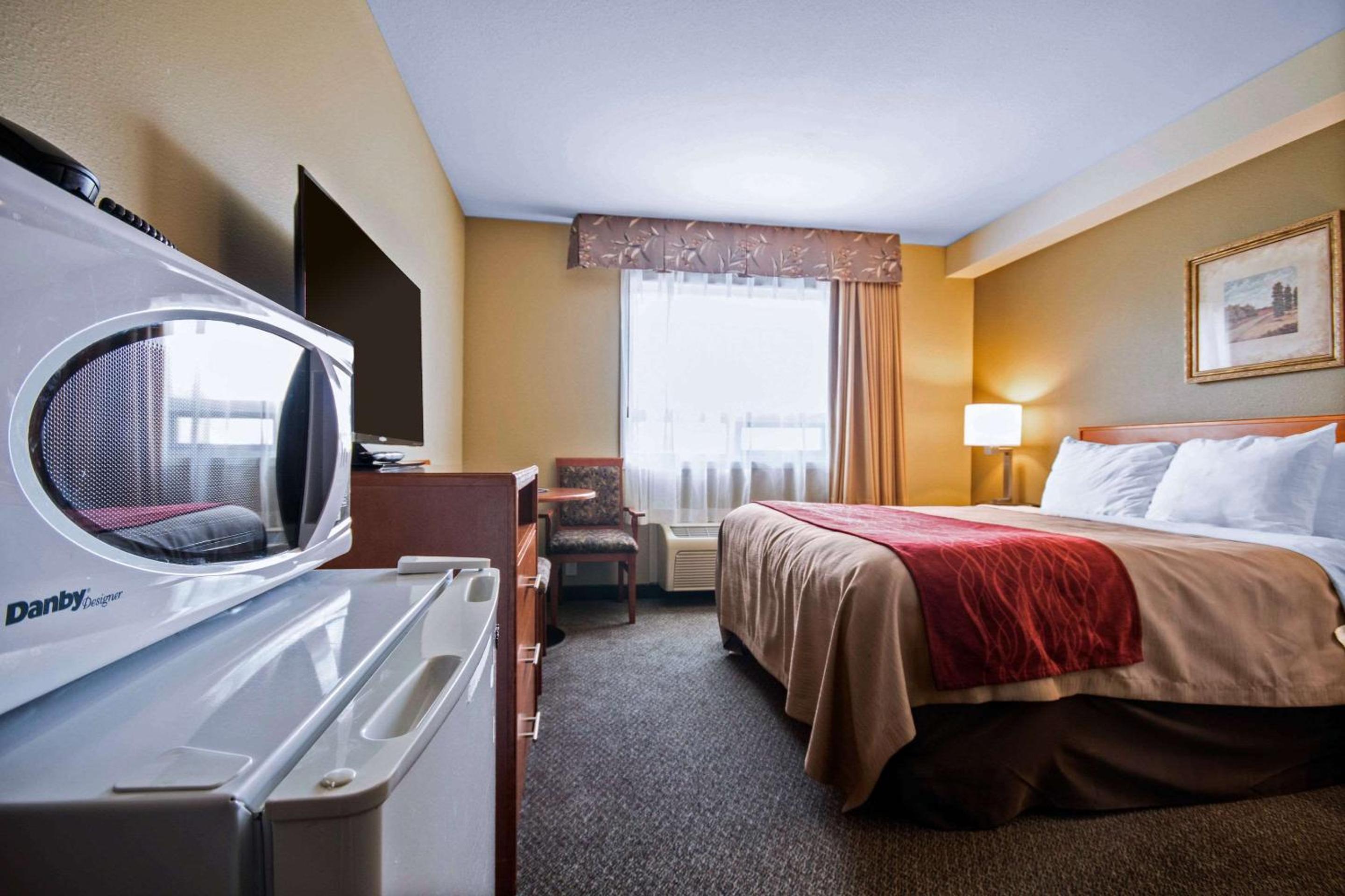 Langley Vacations - Comfort Inn  Suites - Property Image 7