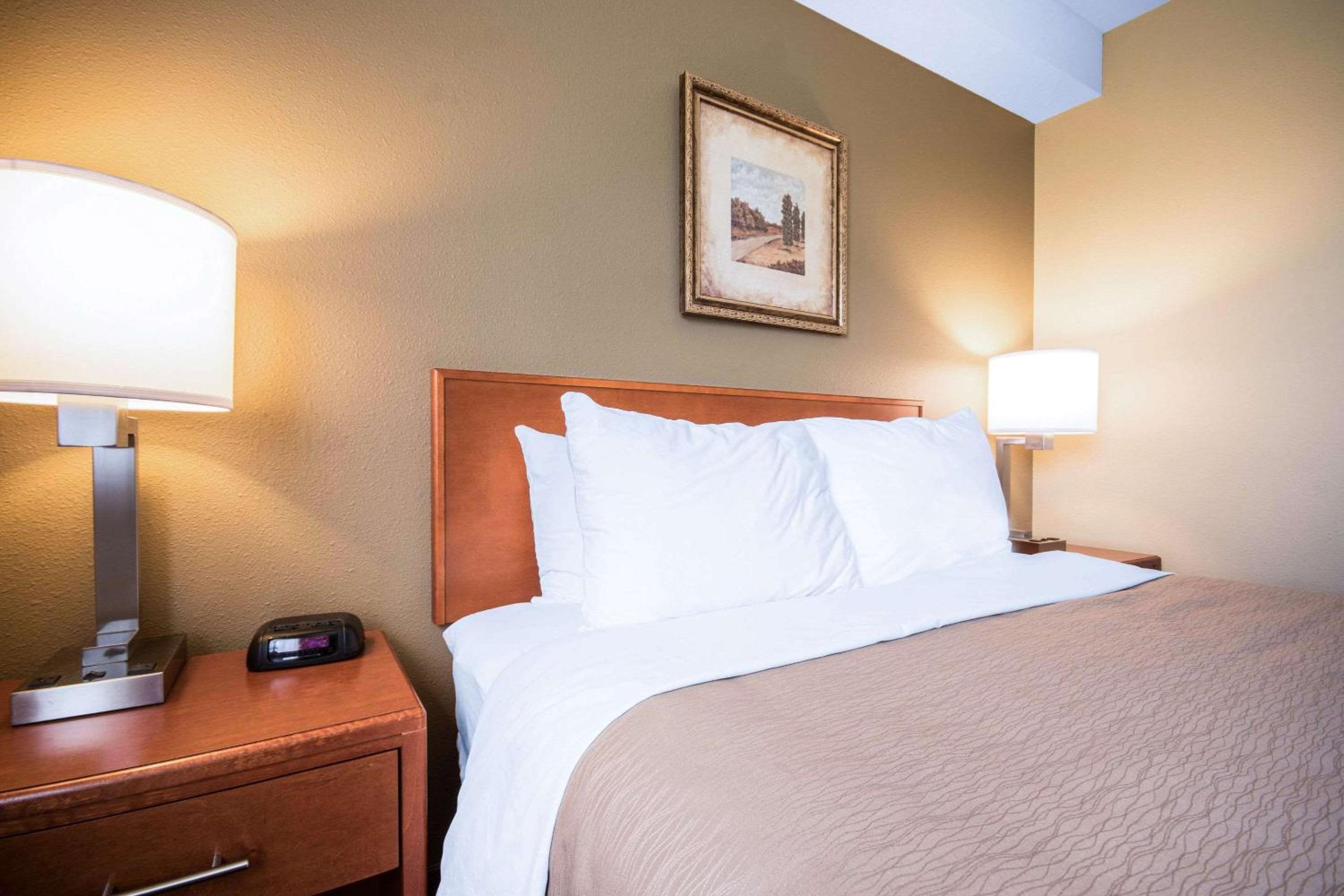 Langley Vacations - Comfort Inn  Suites - Property Image 2