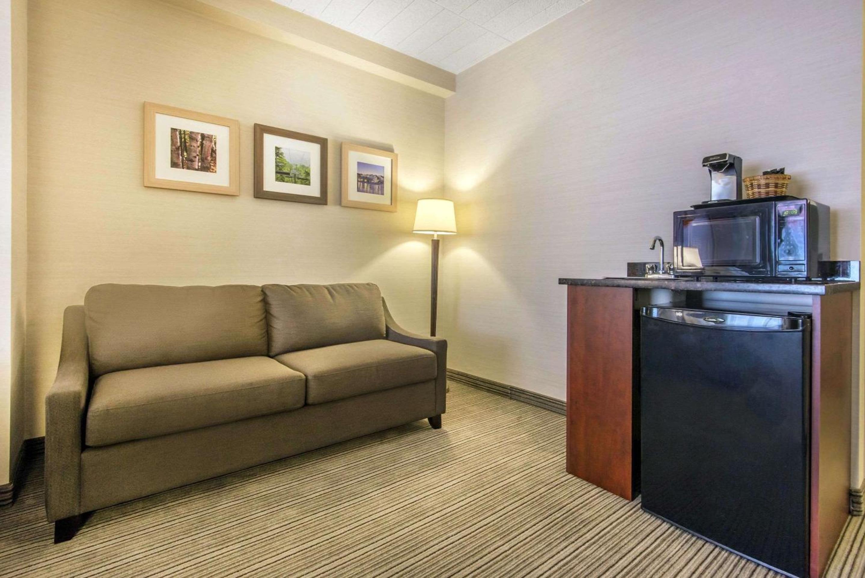Comfort Inn & Suites