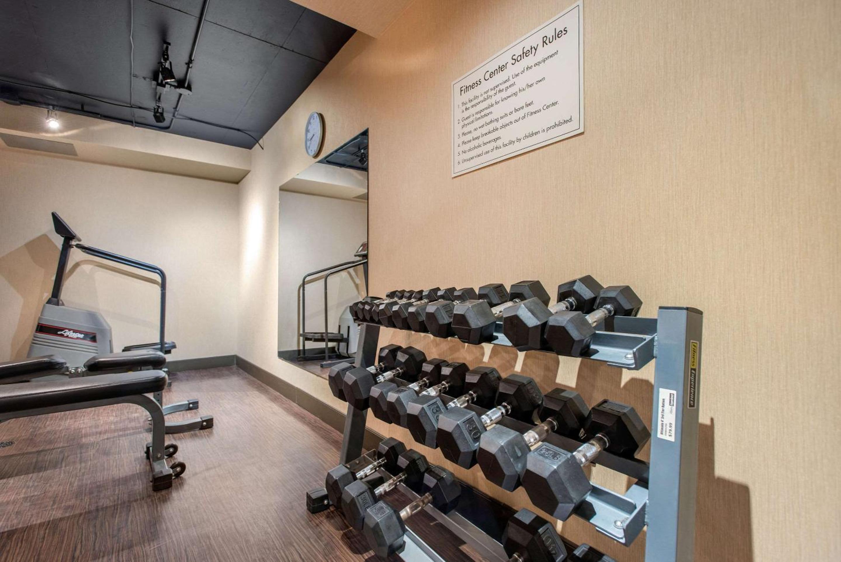 Brandon Vacations - Clarion Hotel  Suites - Property Image 4