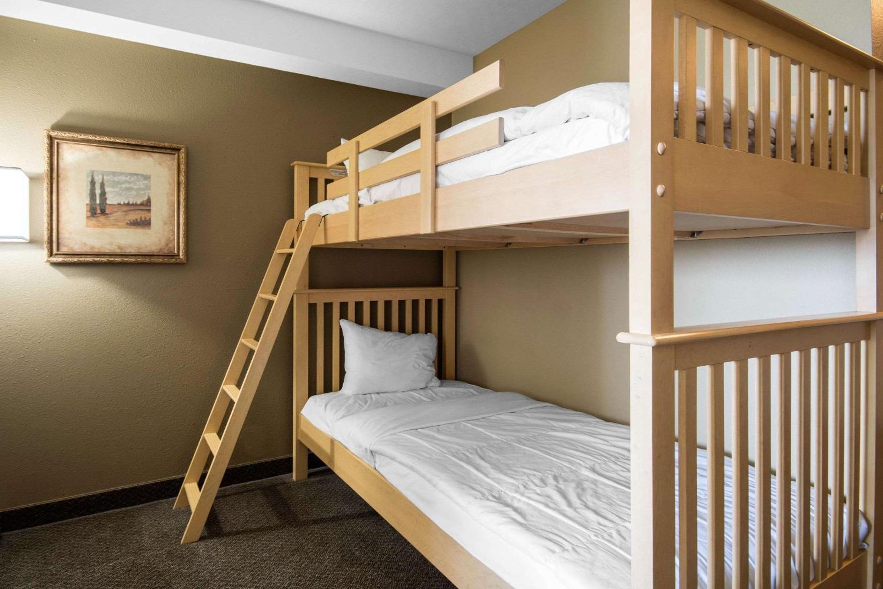 Langley Vacations - Comfort Inn  Suites - Property Image 3