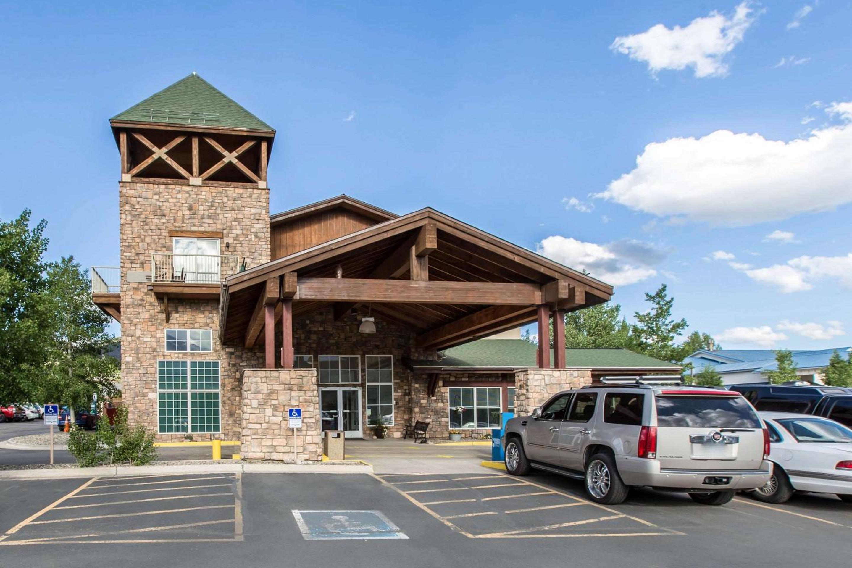 Beaver Creek Vacations - Quality Inn and Suites Silverthorne - Copper Mountain - Property Image 1