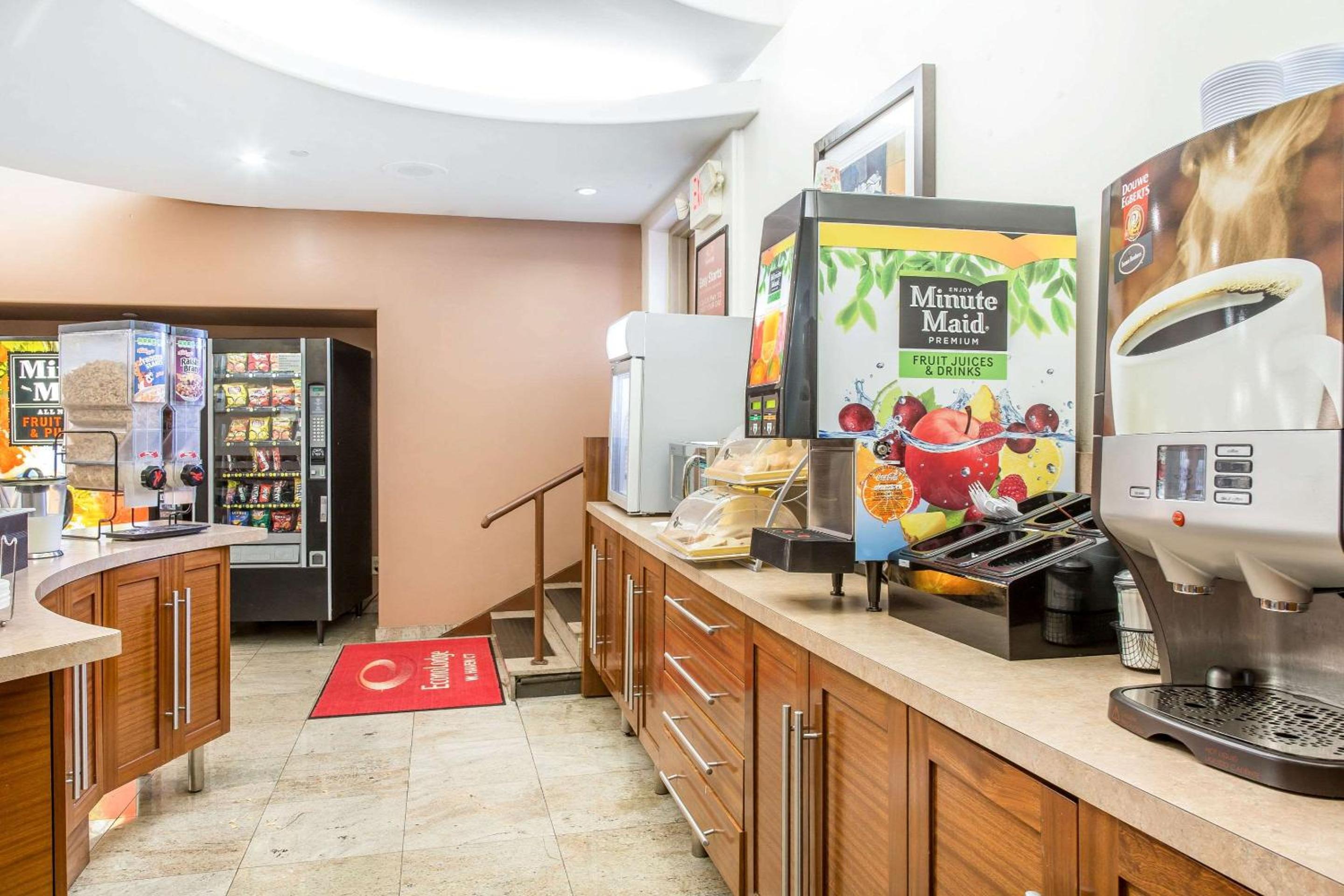 Econo Lodge - Property Image 20