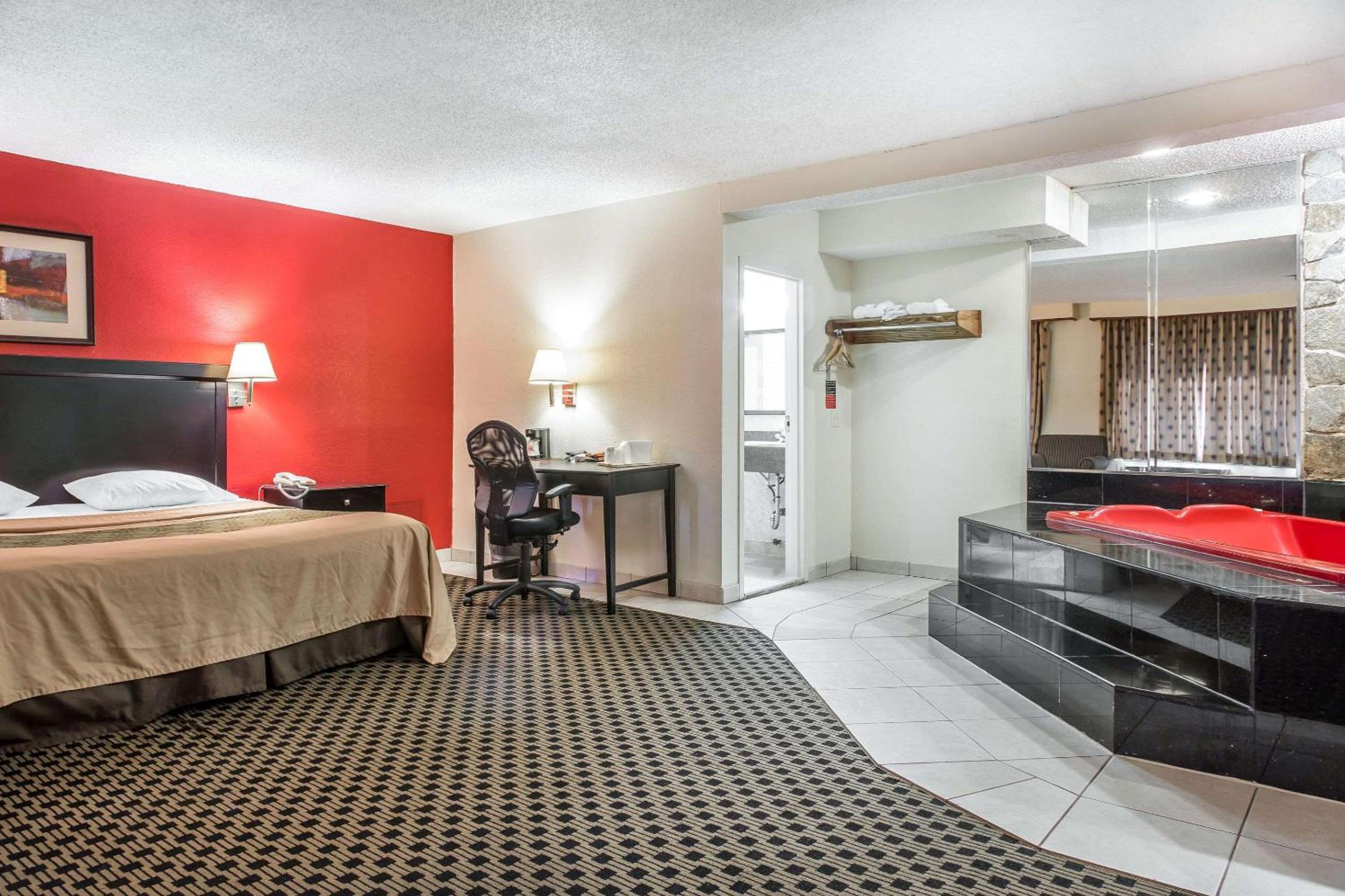 Econo Lodge - Property Image 19