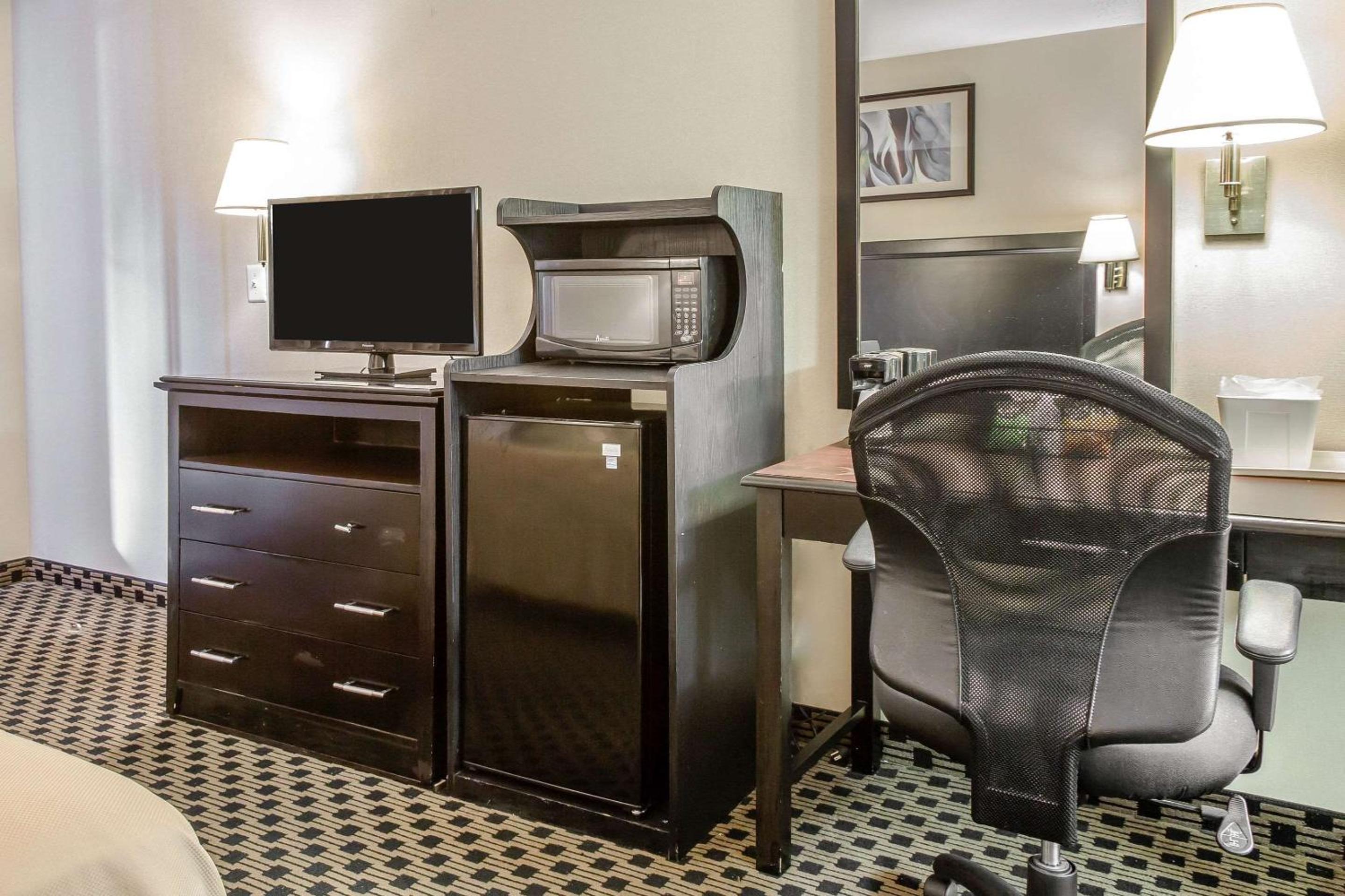 Econo Lodge - Property Image 10
