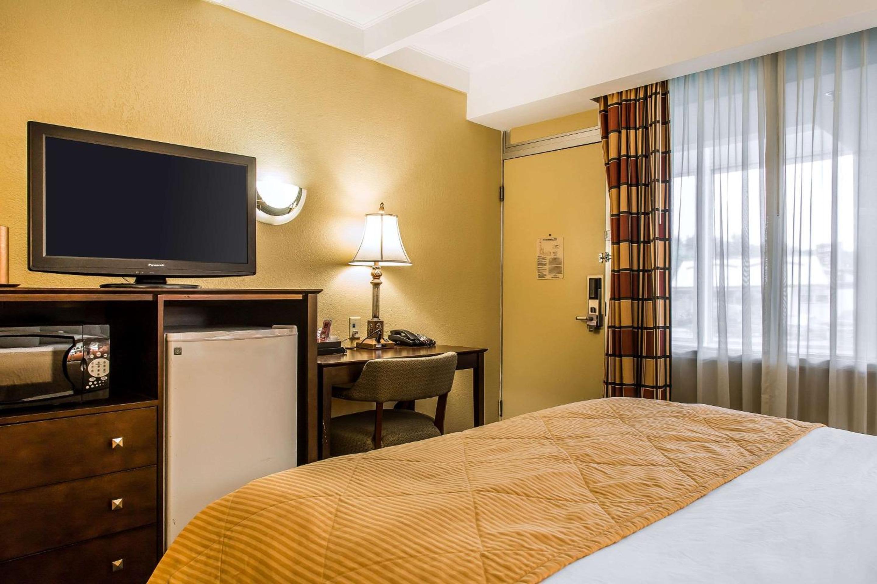 Clarion Hotel Suites Hamden-New Haven - Property Image 30