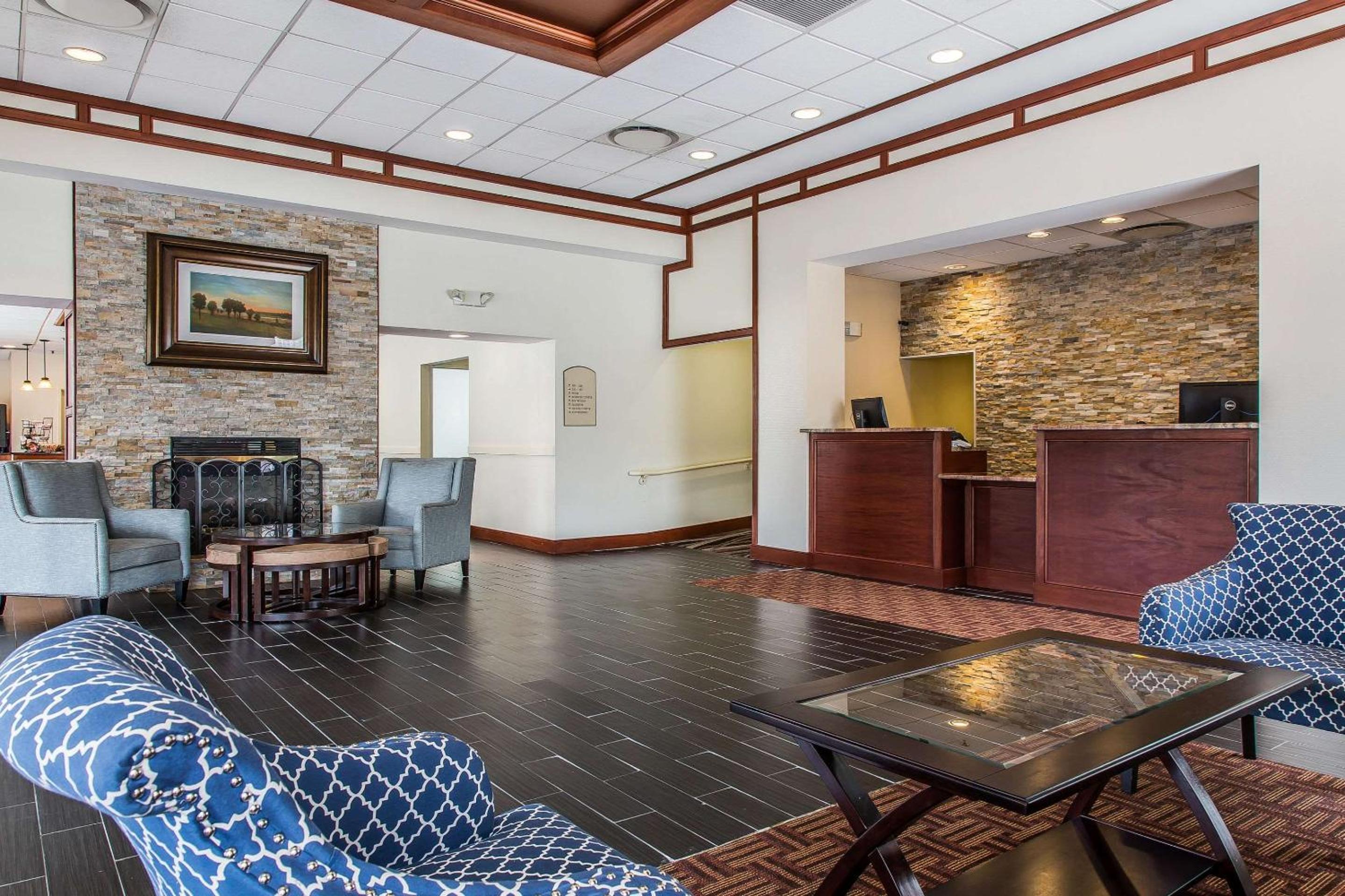 Clarion Hotel Suites Hamden-New Haven - Property Image 24