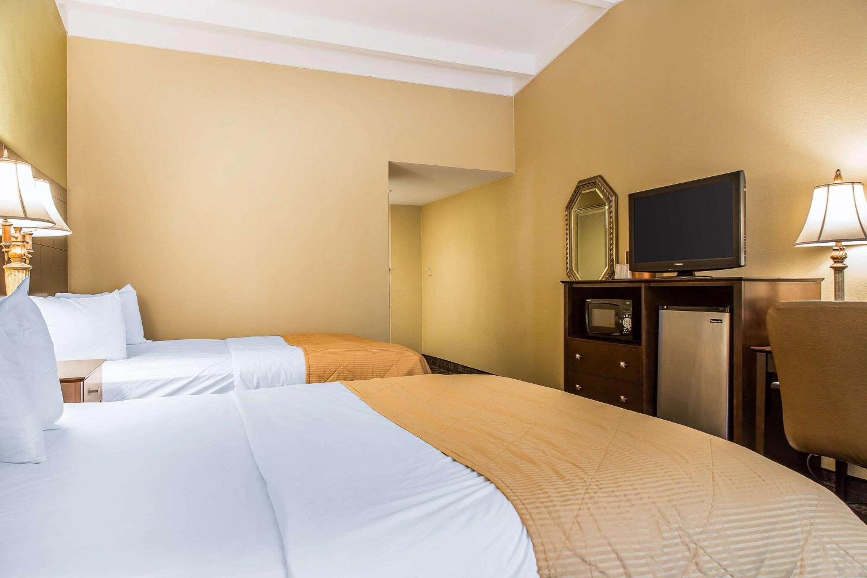 Clarion Hotel Suites Hamden-New Haven - Property Image 34