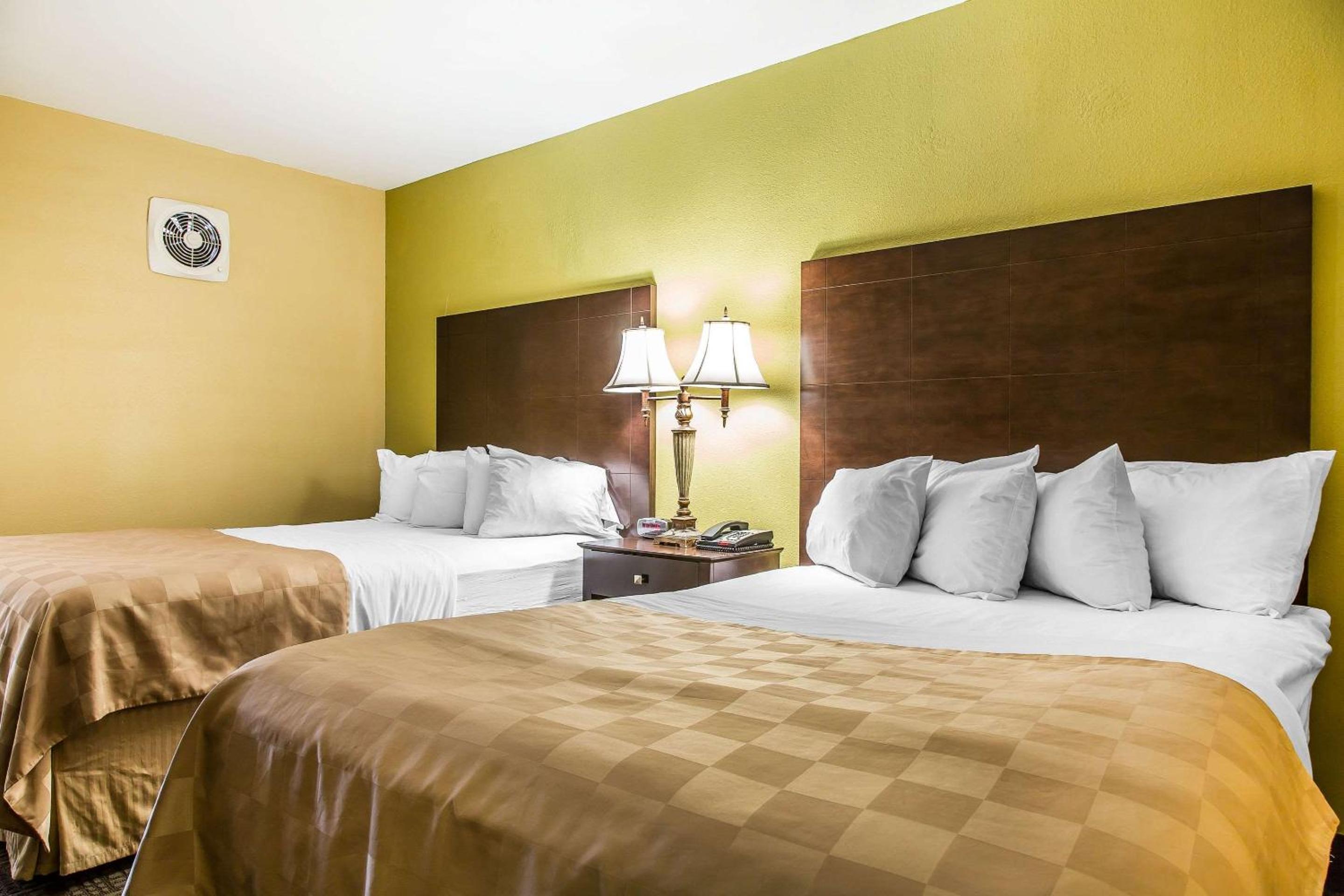 Clarion Hotel  Suites Hamden-New Haven - Property Image 8