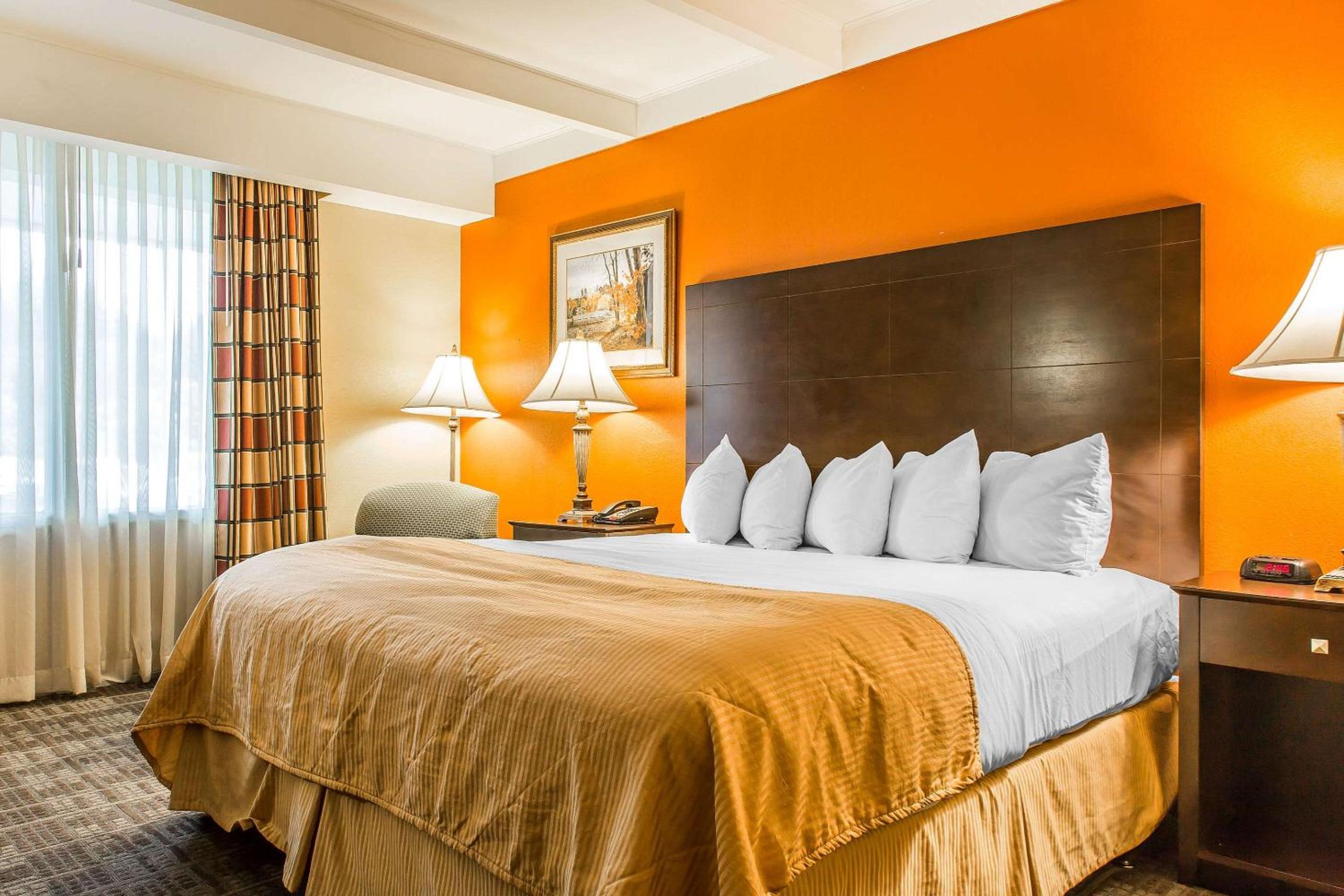 Clarion Hotel Suites Hamden-New Haven - Property Image 26