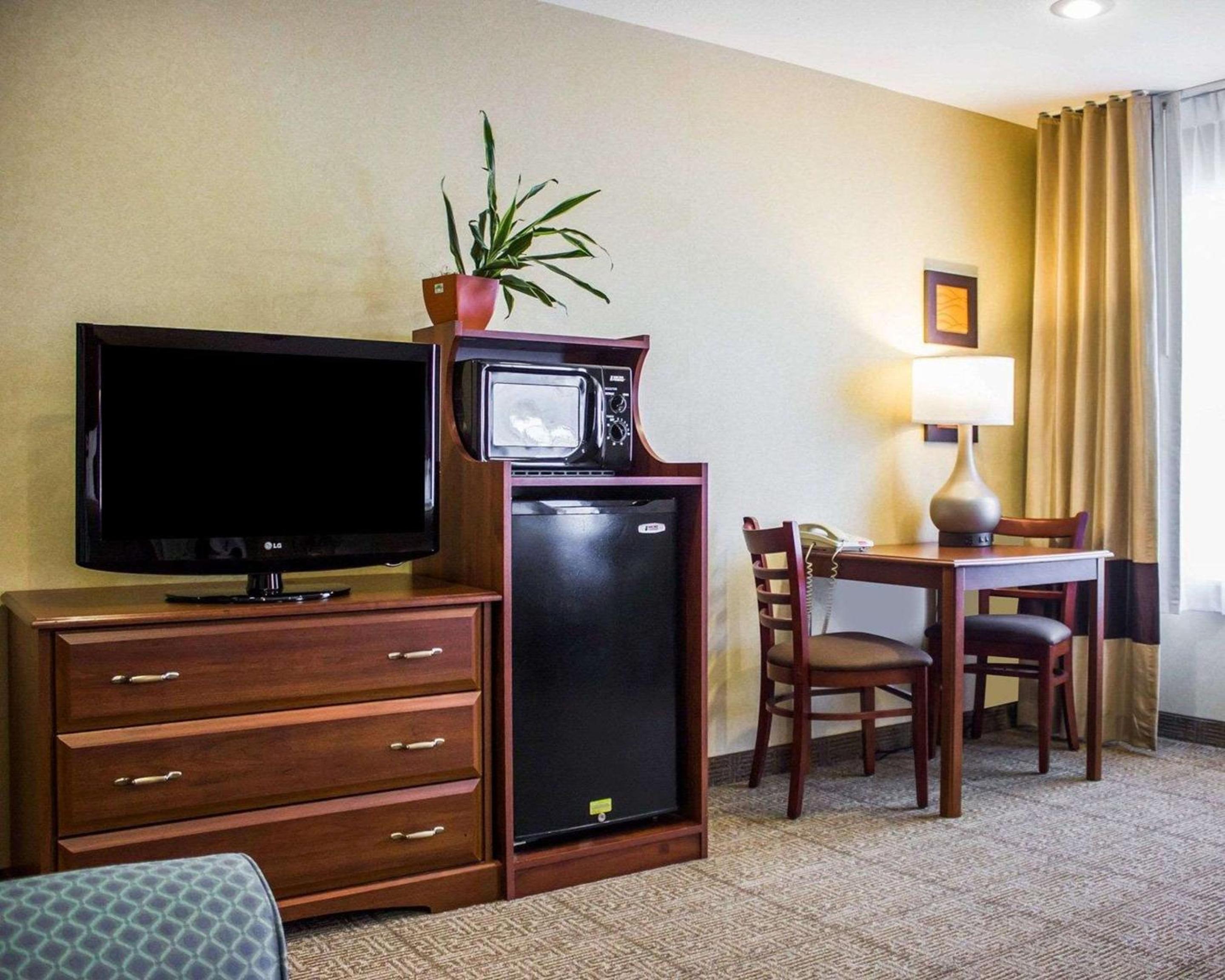 Comfort Inn Guilford near I-95 - Property Image 1
