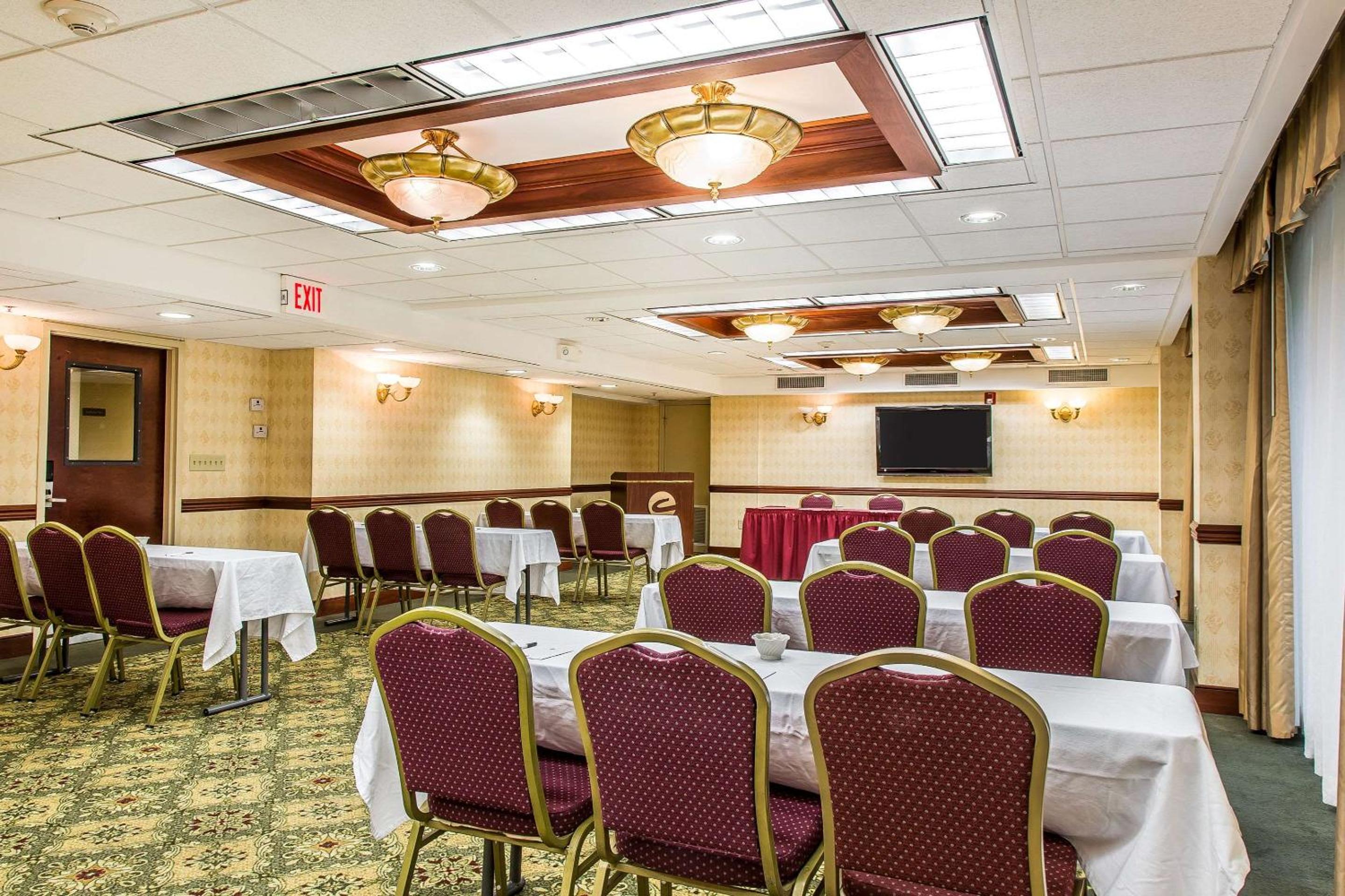 Clarion Hotel Suites Hamden-New Haven - Property Image 14