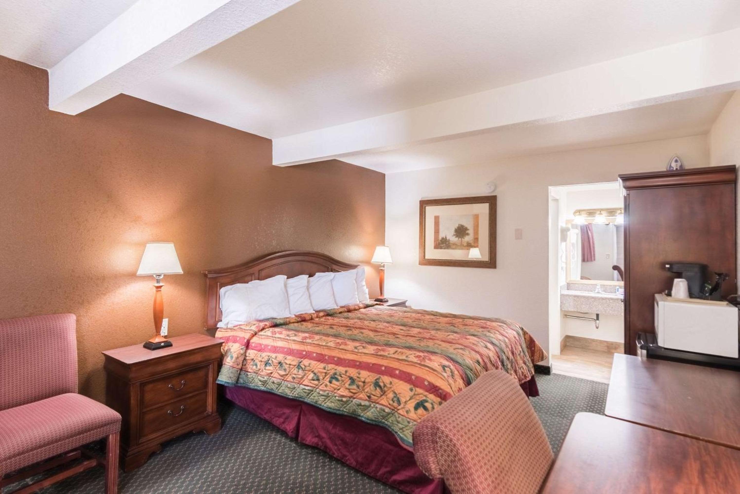 Montrose Vacations - 1st Interstate Inn Montrose - Property Image 16