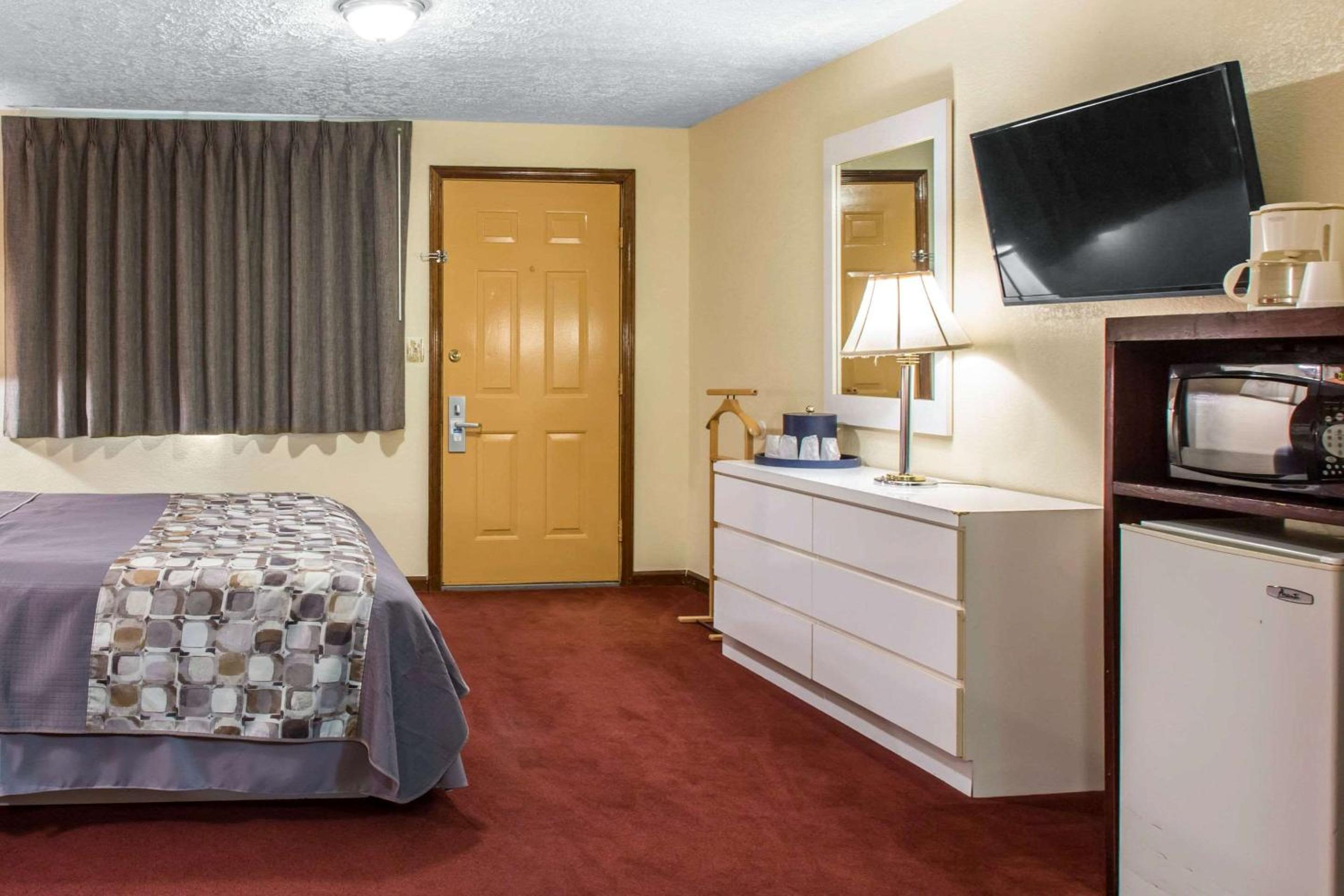 Rodeway Inn Suites Branford - Guilford - Property Image 25