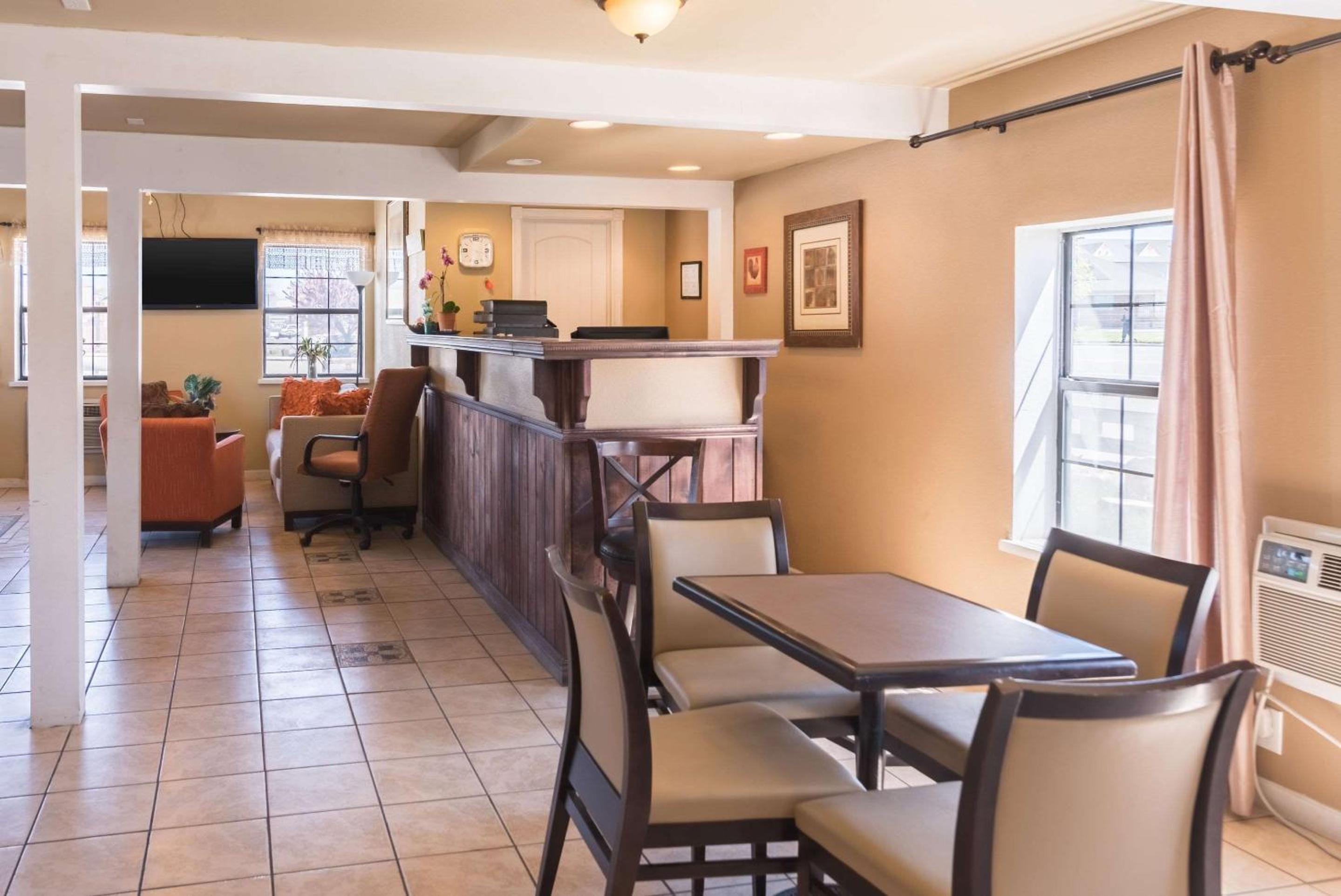 Montrose Vacations - 1st Interstate Inn Montrose - Property Image 13