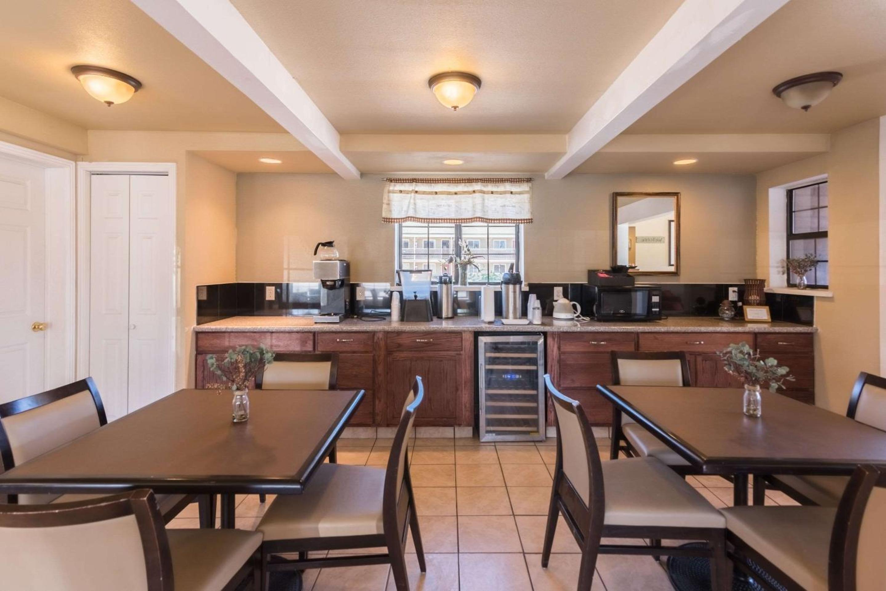 Montrose Vacations - 1st Interstate Inn Montrose - Property Image 11