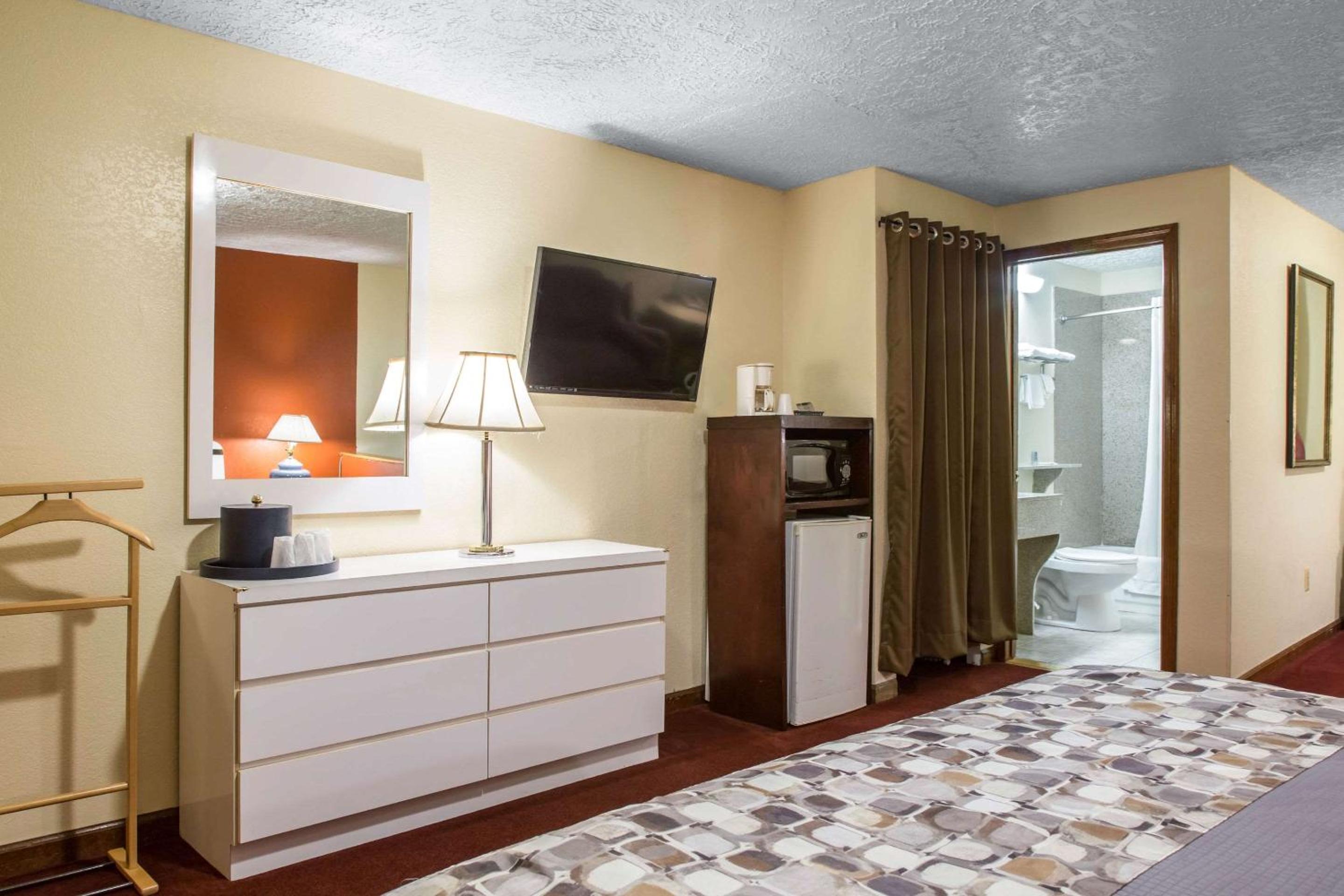 Rodeway Inn Suites Branford - Guilford - Property Image 23