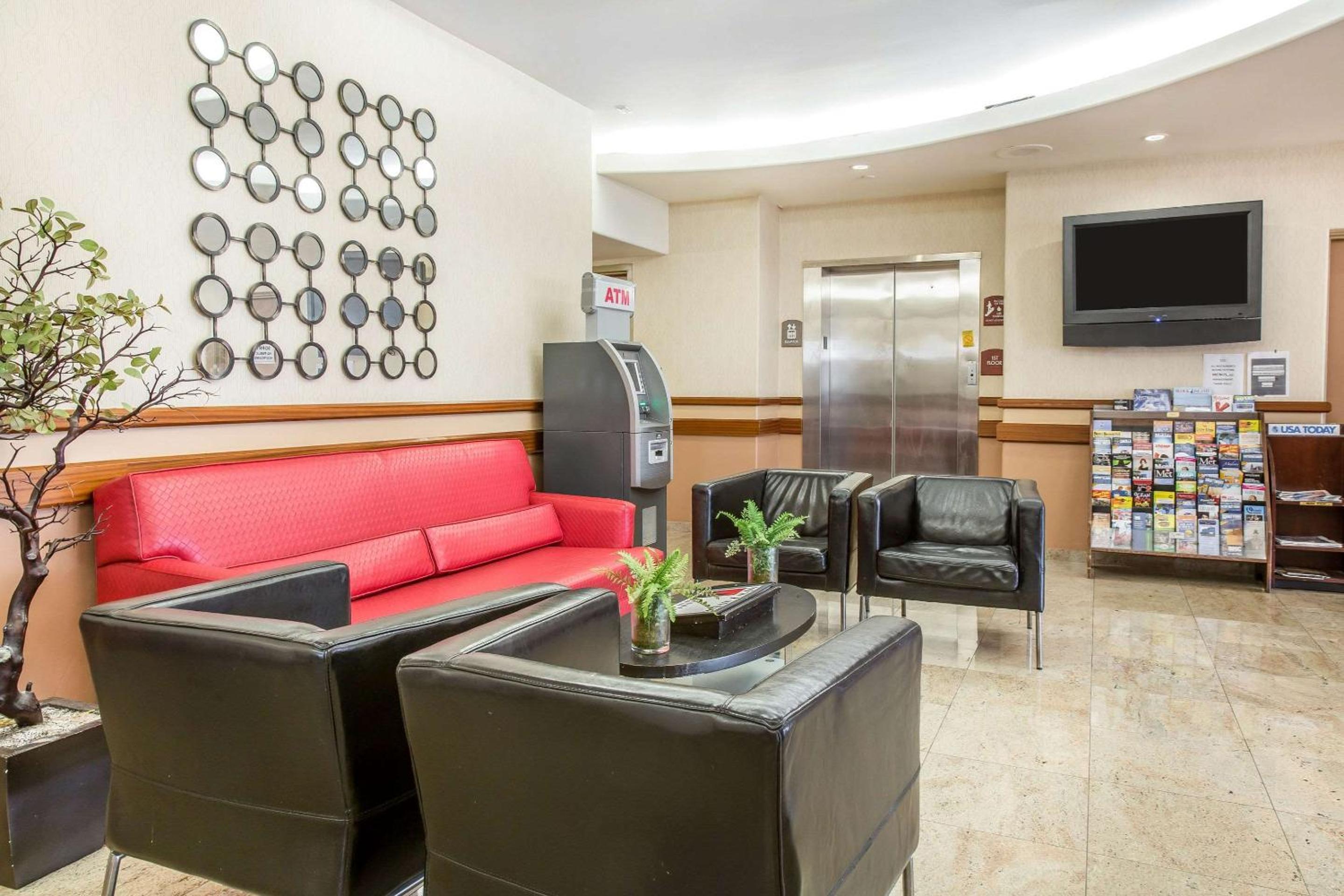 Econo Lodge - Property Image 5