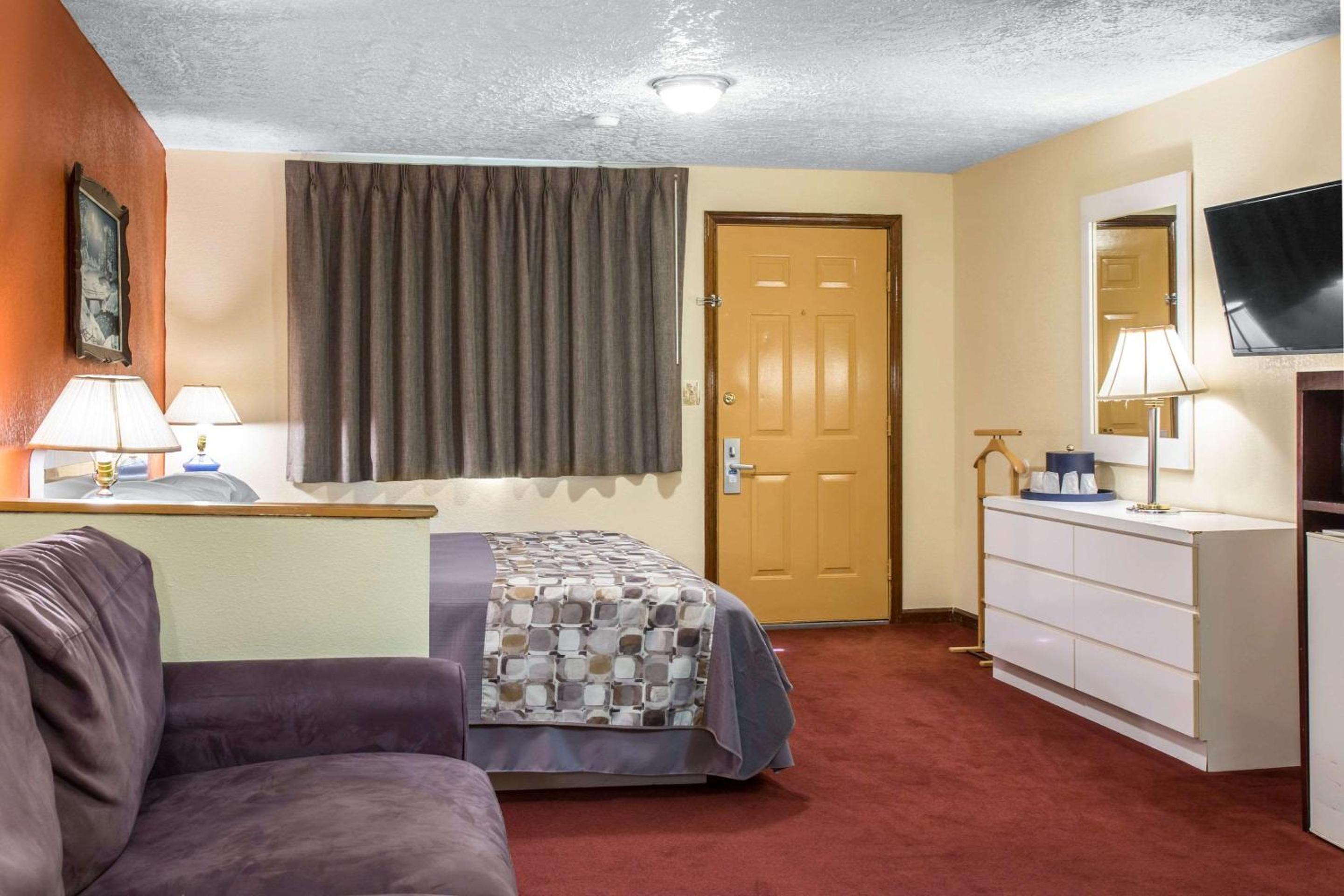 Rodeway Inn Suites Branford - Guilford - Property Image 20
