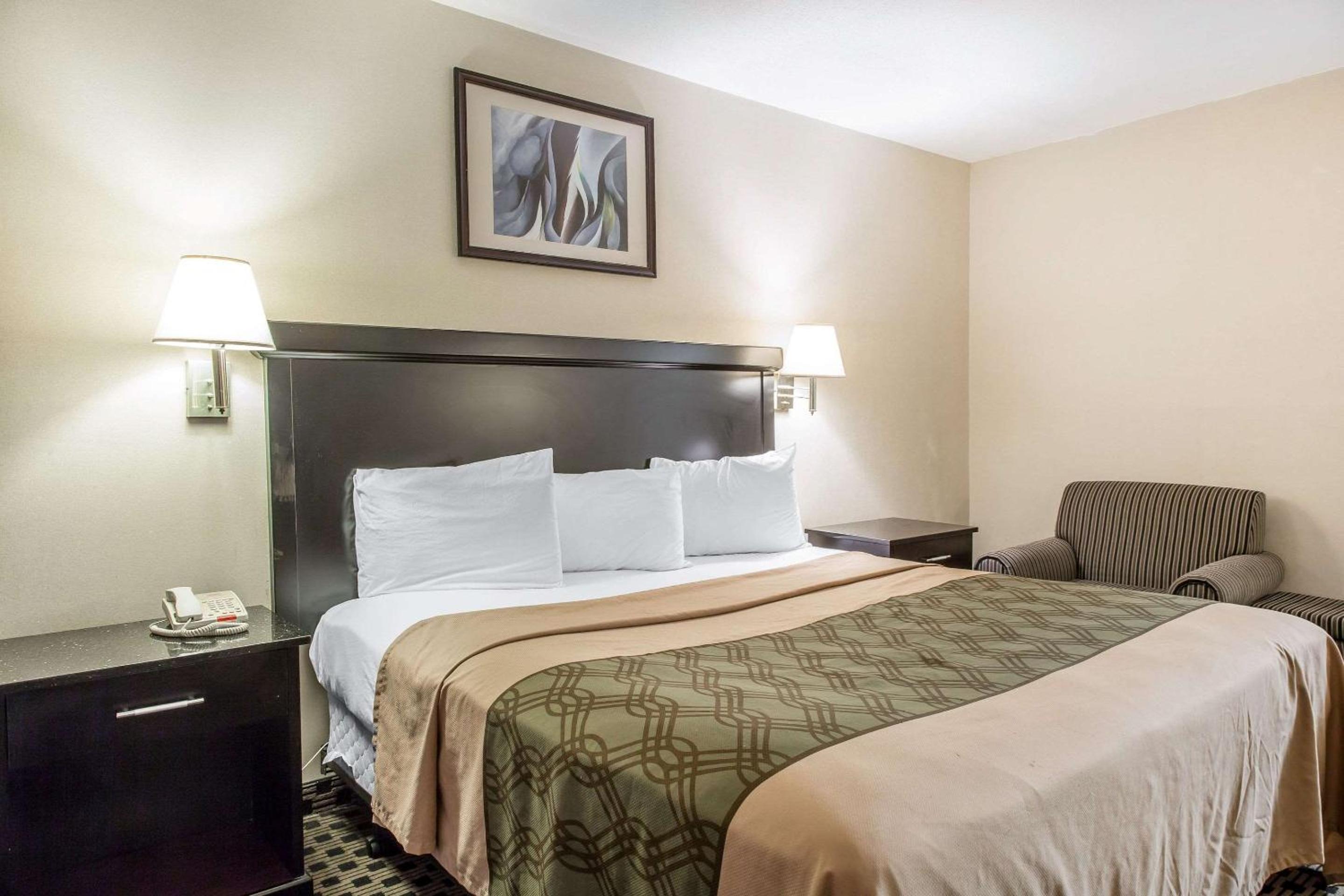 Econo Lodge - Property Image 3