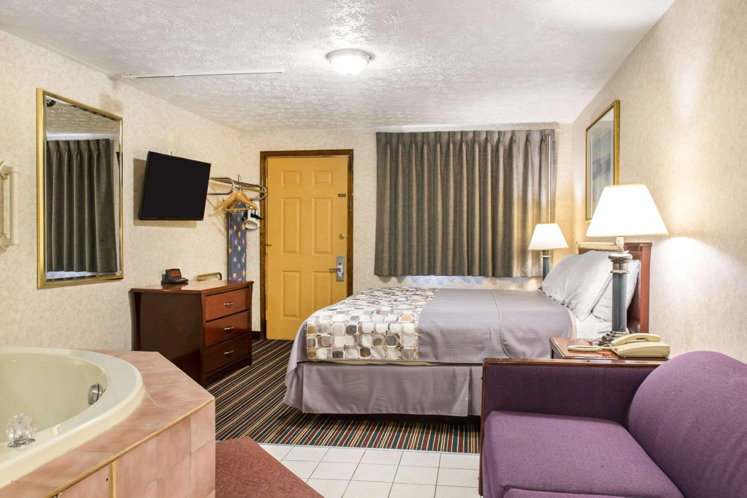 Rodeway Inn Suites Branford - Guilford - Property Image 17