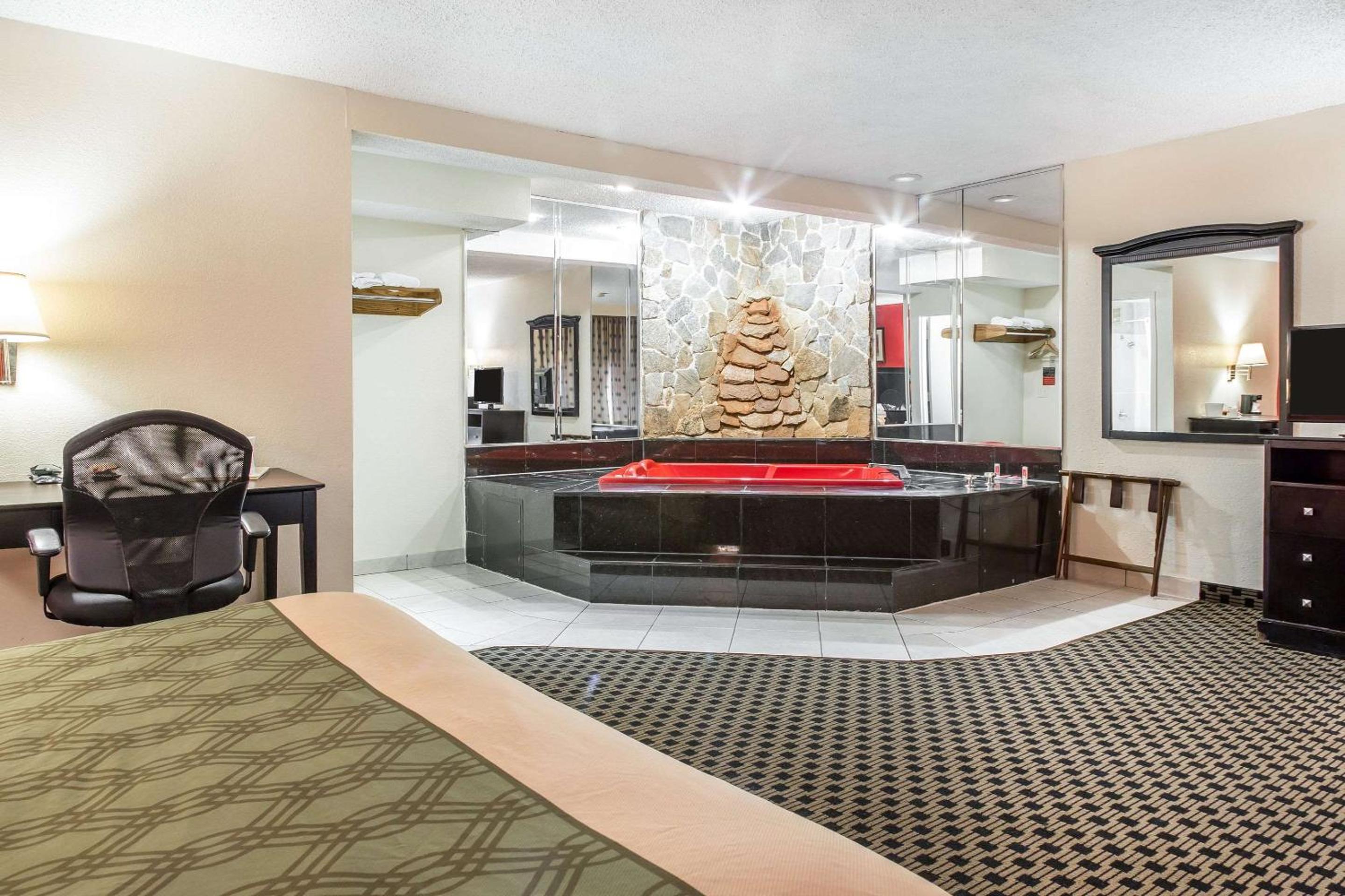 Econo Lodge - Property Image 27