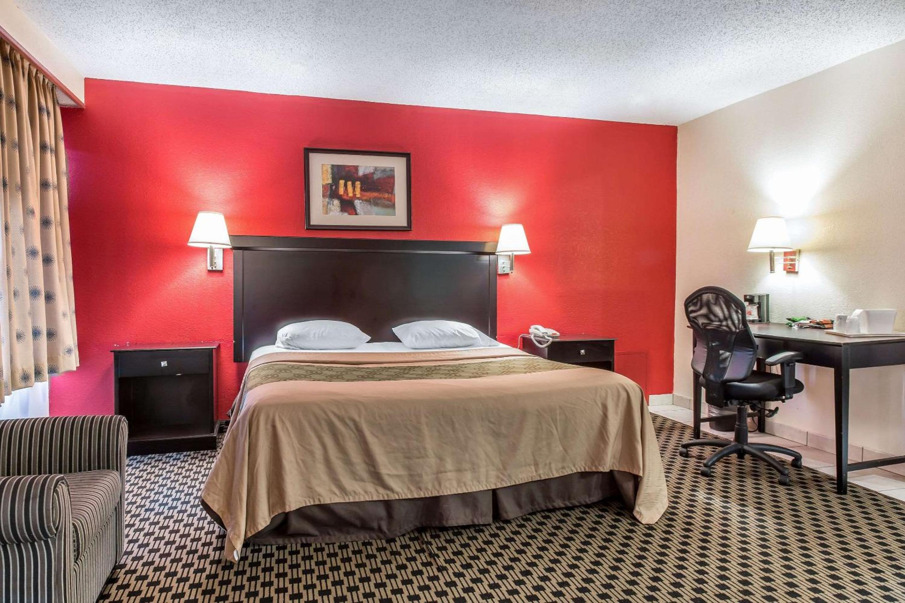 Econo Lodge - Property Image 31
