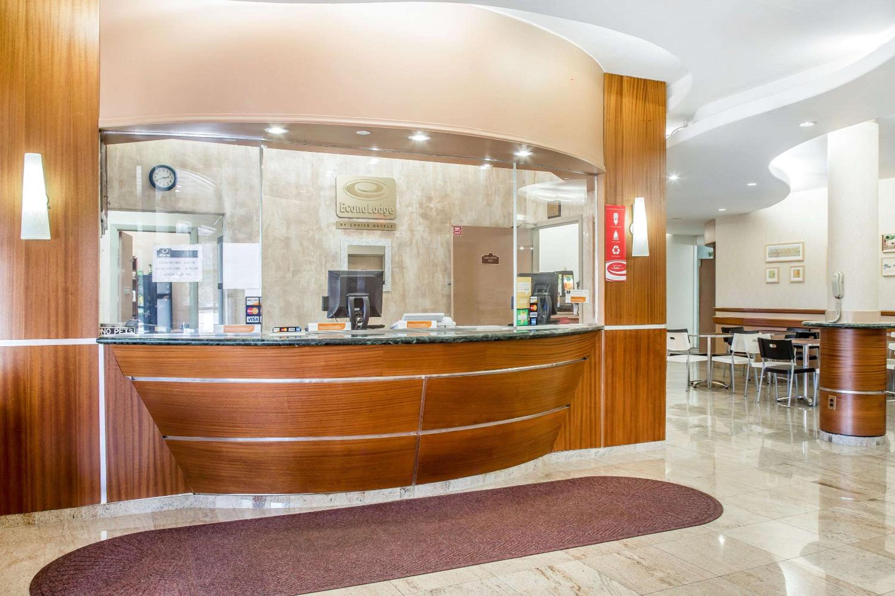 Econo Lodge - Property Image 22