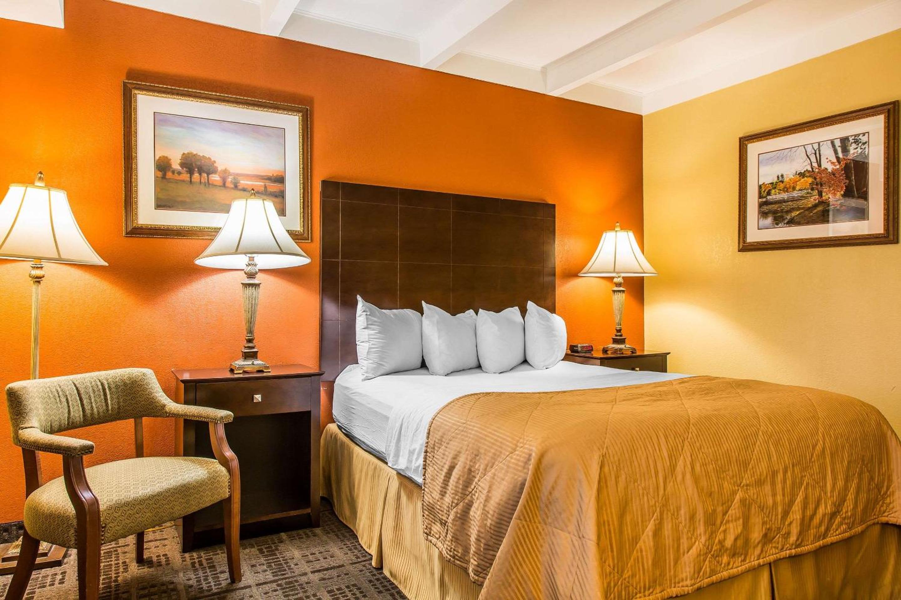 Clarion Hotel  Suites Hamden-New Haven - Property Image 5