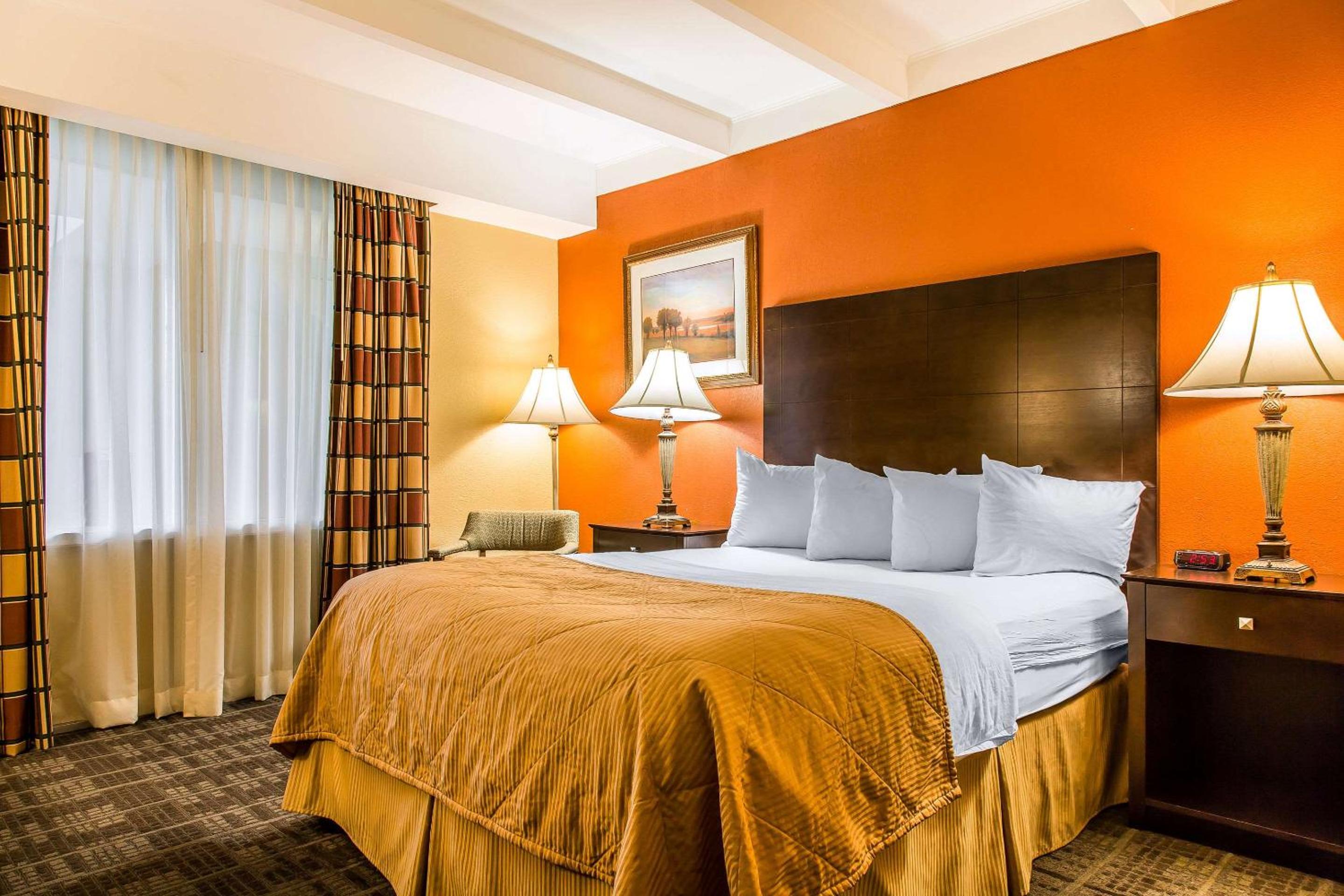 Clarion Hotel Suites Hamden-New Haven - Property Image 37