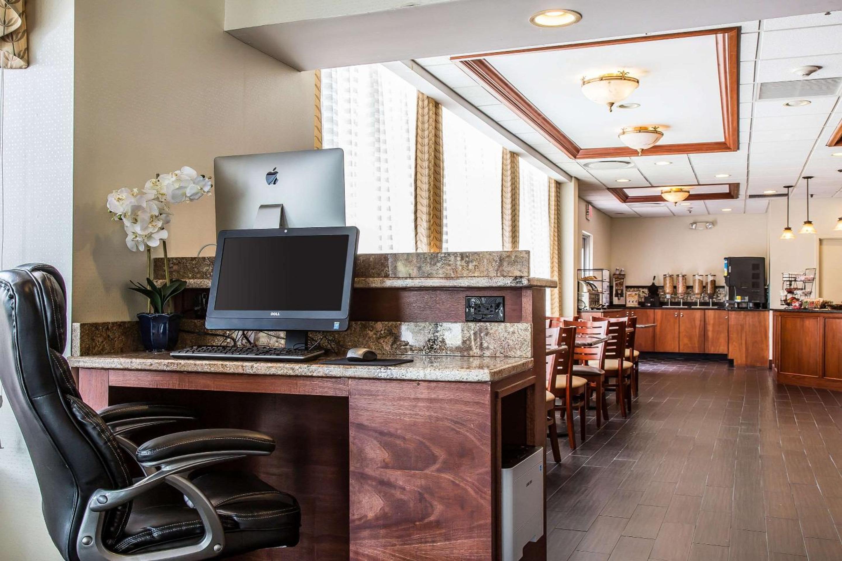 Clarion Hotel Suites Hamden-New Haven - Property Image 13