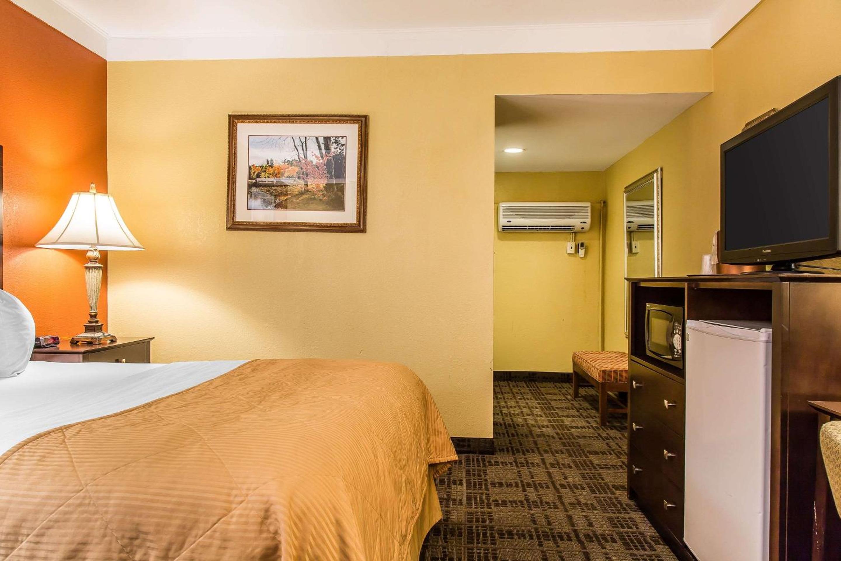 Clarion Hotel Suites Hamden-New Haven - Property Image 20