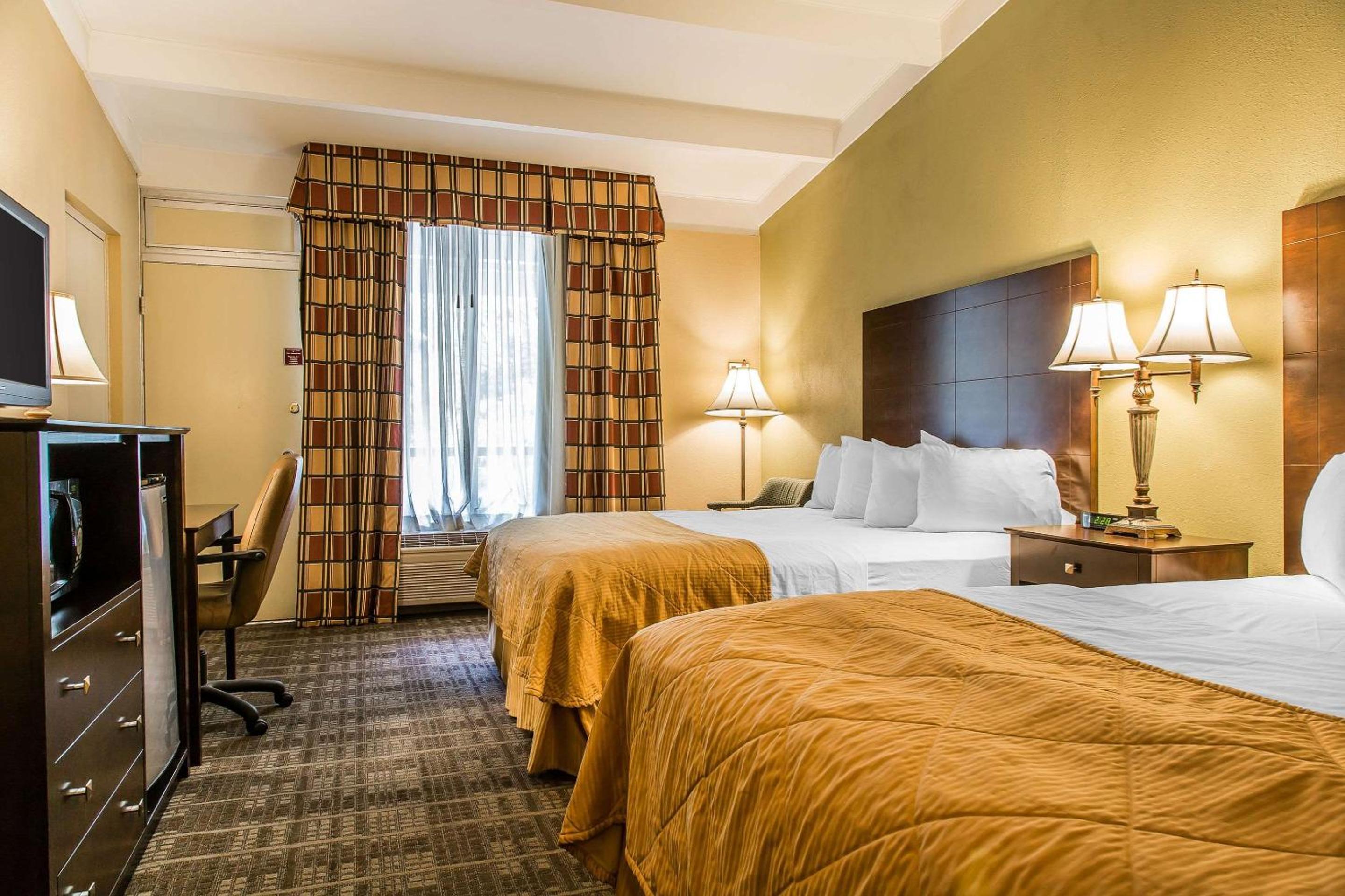 Clarion Hotel Suites Hamden-New Haven - Property Image 35