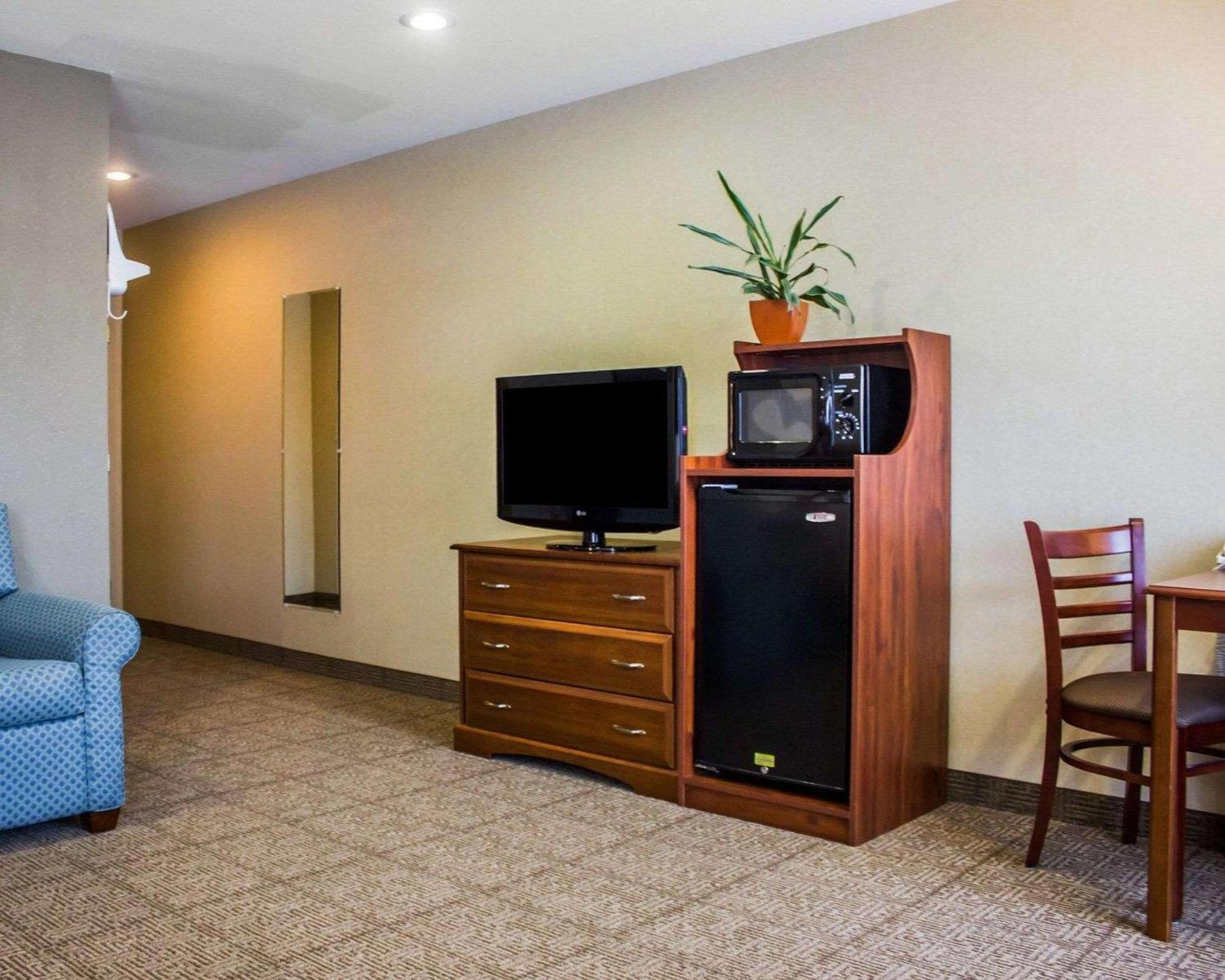 Comfort Inn Guilford near I-95 - Property Image 3
