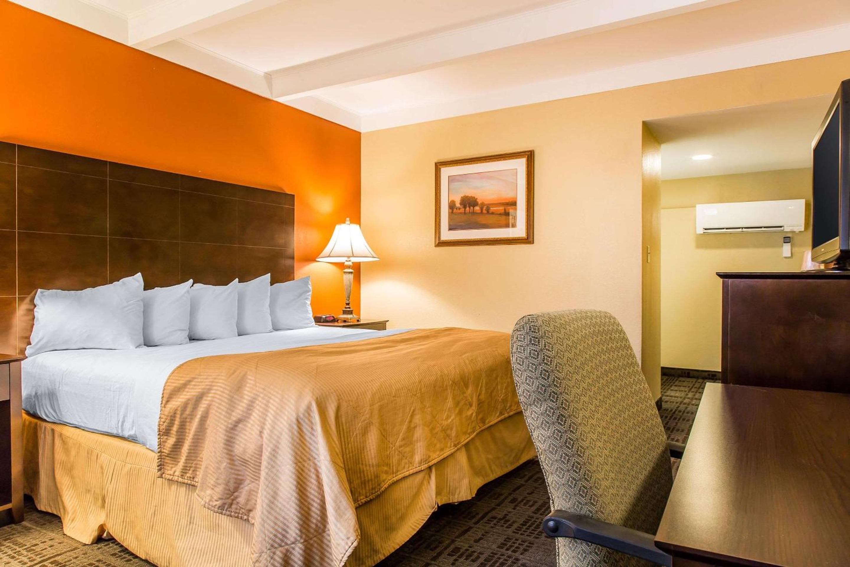 Clarion Hotel Suites Hamden-New Haven - Property Image 27