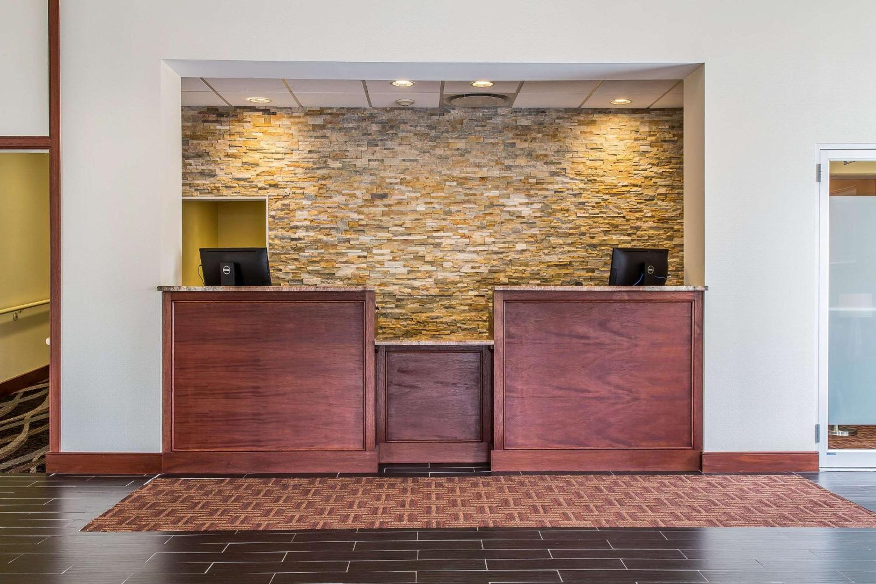 Clarion Hotel Suites Hamden-New Haven - Property Image 25