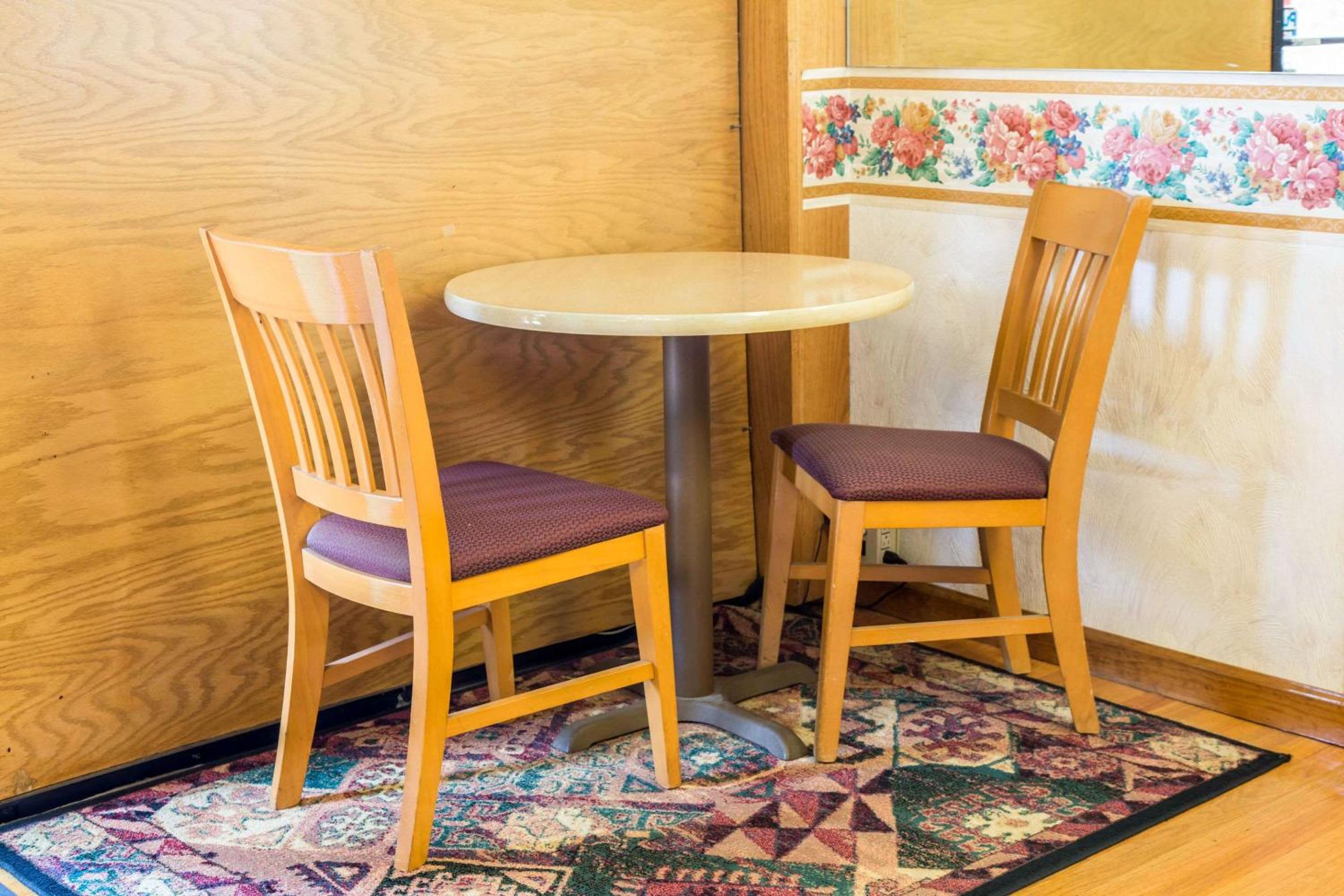 Rodeway Inn Suites Branford - Guilford - Property Image 14