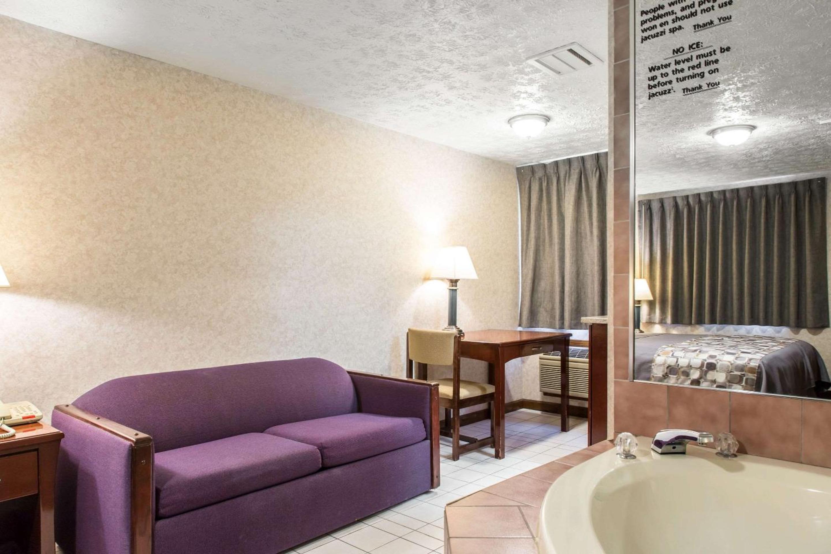 Rodeway Inn Suites Branford - Guilford - Property Image 7
