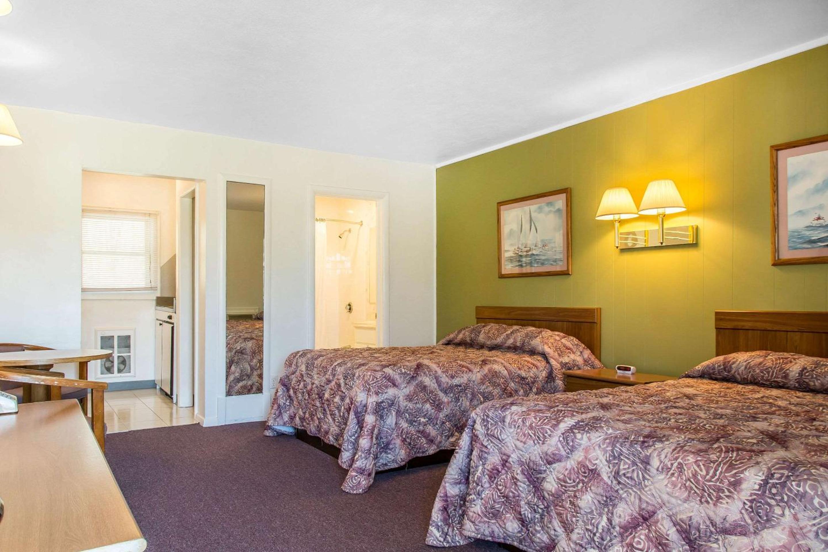 Rodeway Inn Waterford - New London view 2